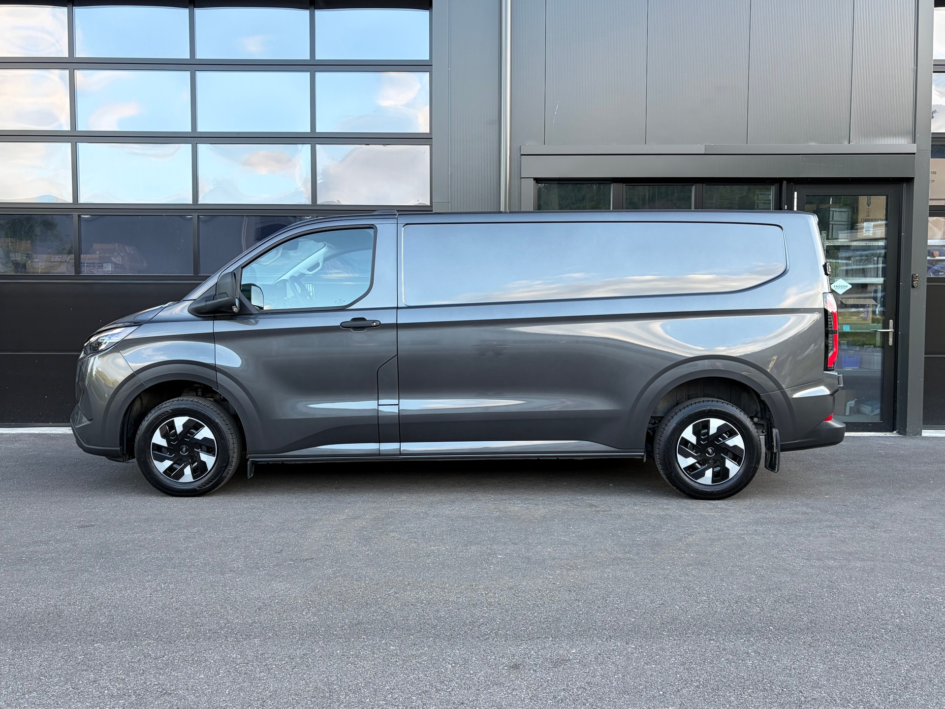 FORD Transit Custom Van 340 L2H1 65kWh Trend