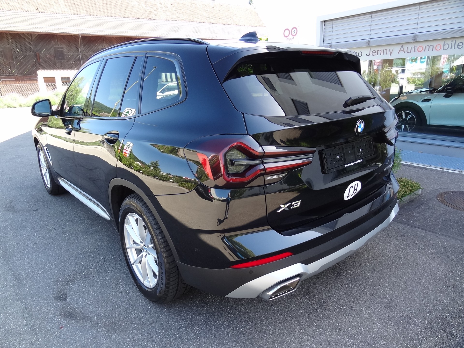 BMW X3 xDrive 20i-showroom-element-2