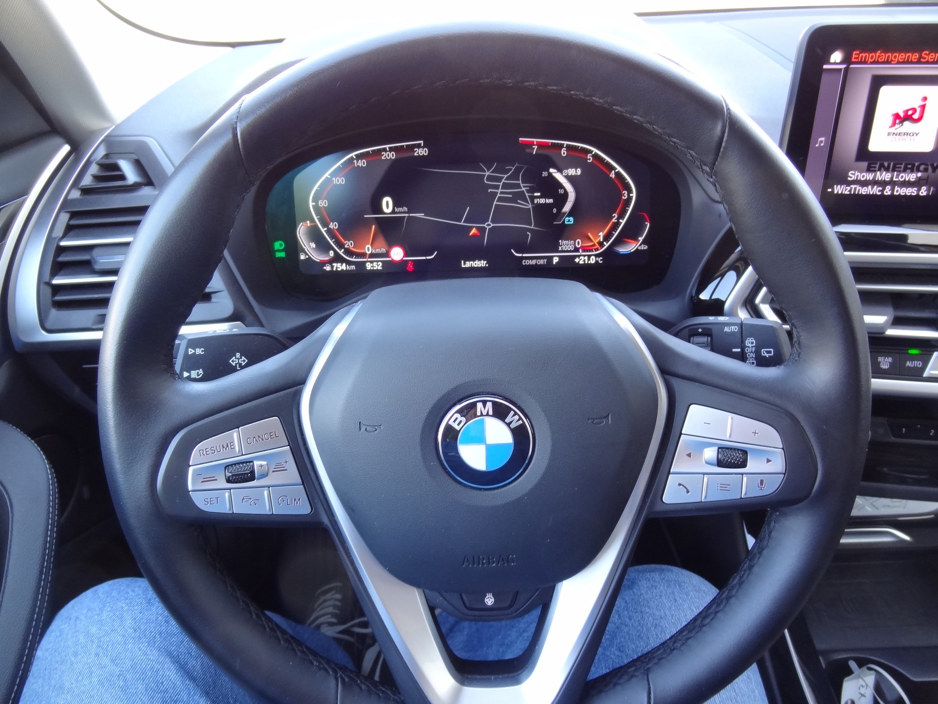 BMW X3 xDrive 20i-image-16