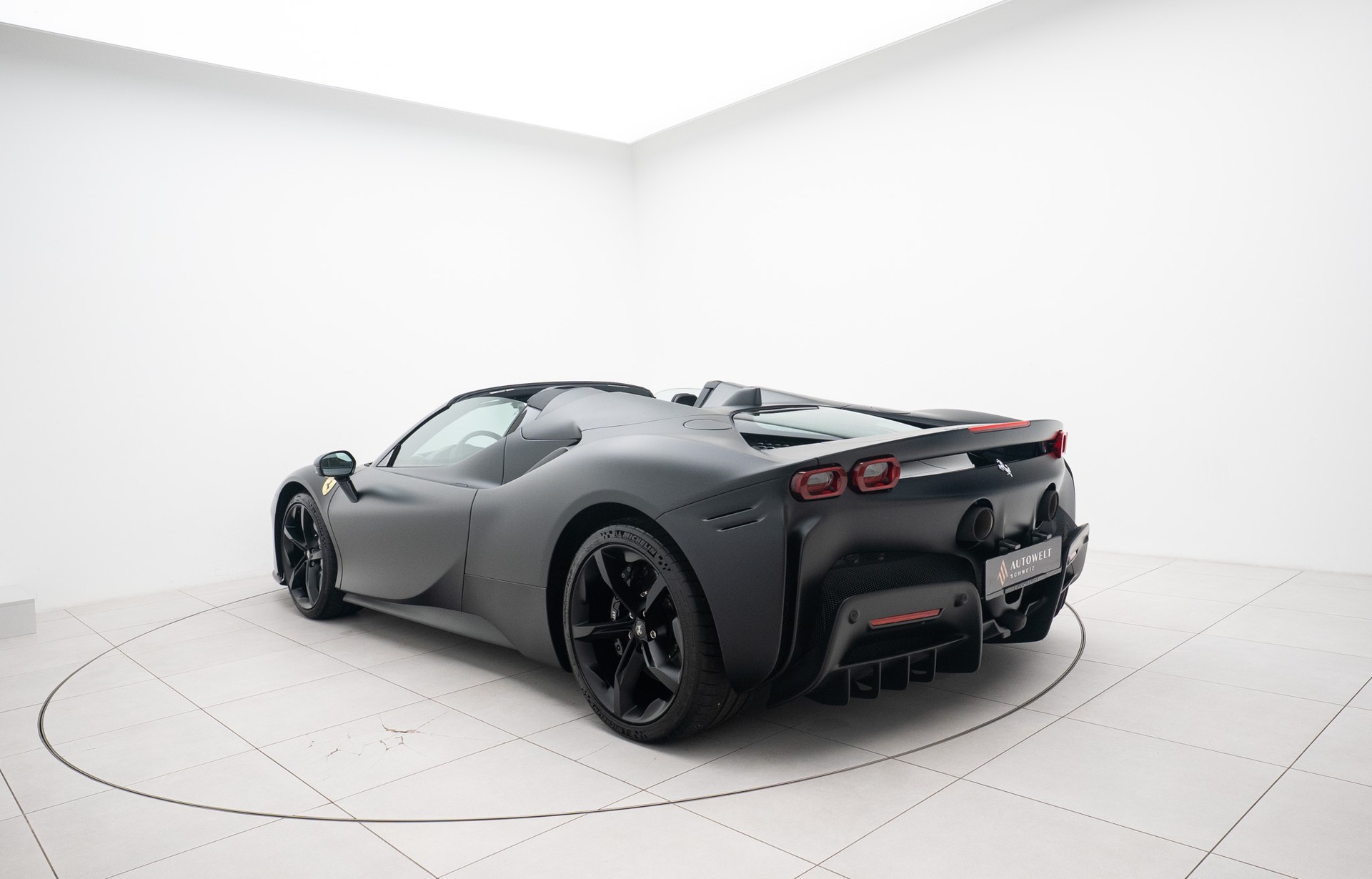 FERRARI SF90 Spider-showroom-element-2