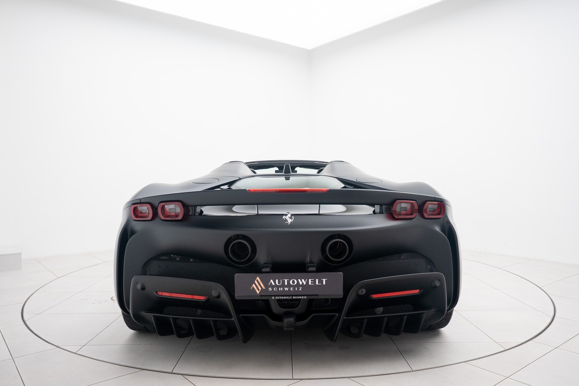 FERRARI SF90 Spider-showroom-element-3