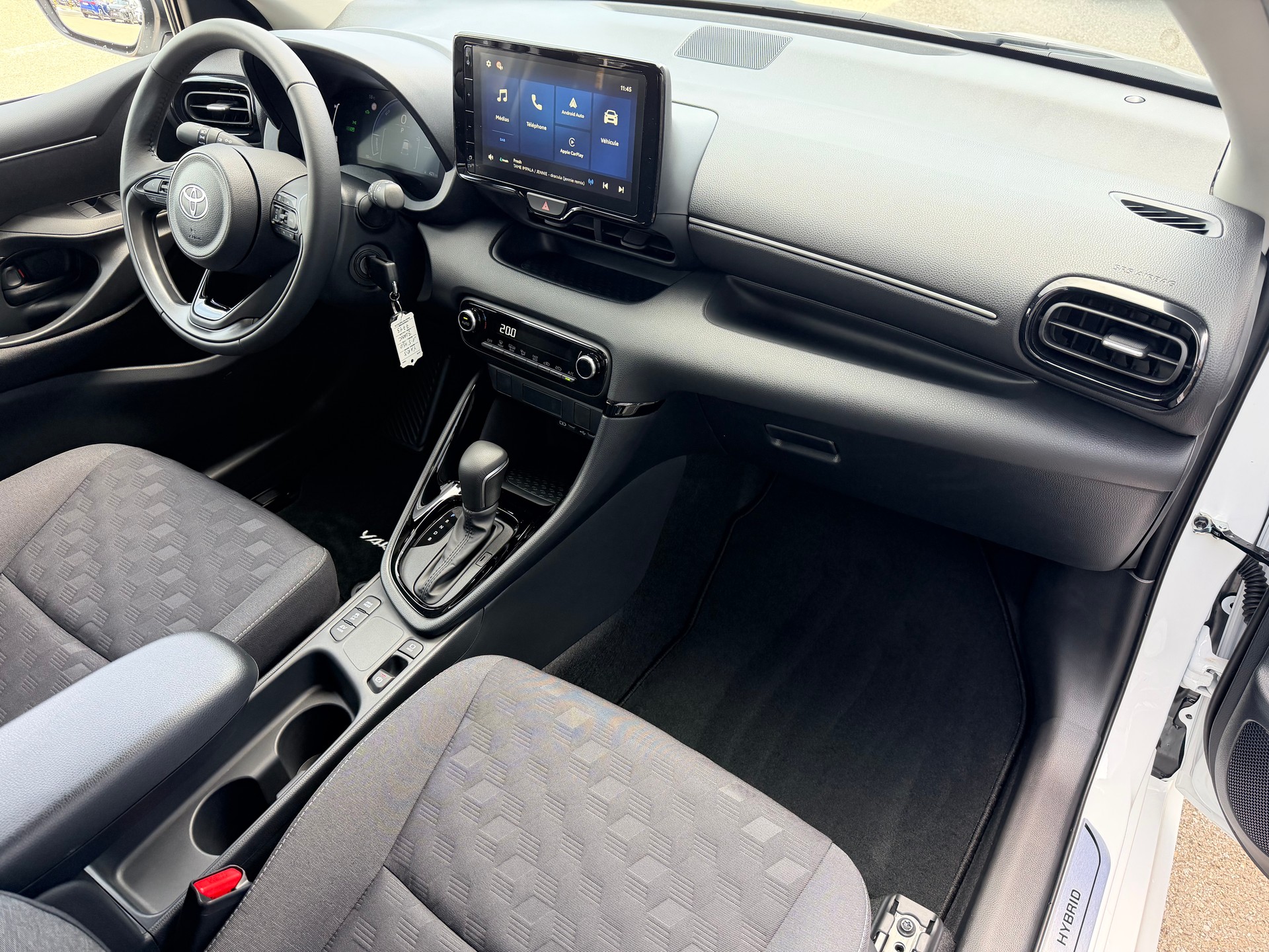 TOYOTA Yaris 1.5 Trend e-CVT-image-10