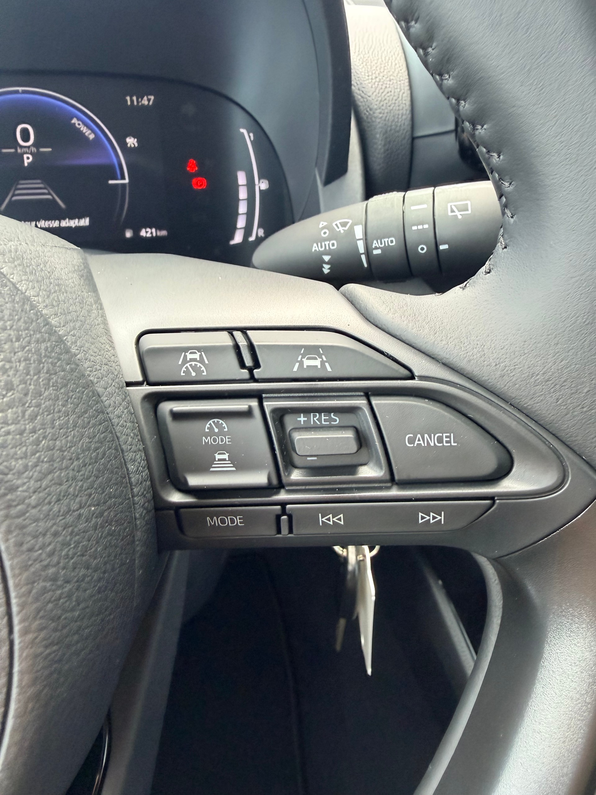 TOYOTA Yaris 1.5 Trend e-CVT-image-15