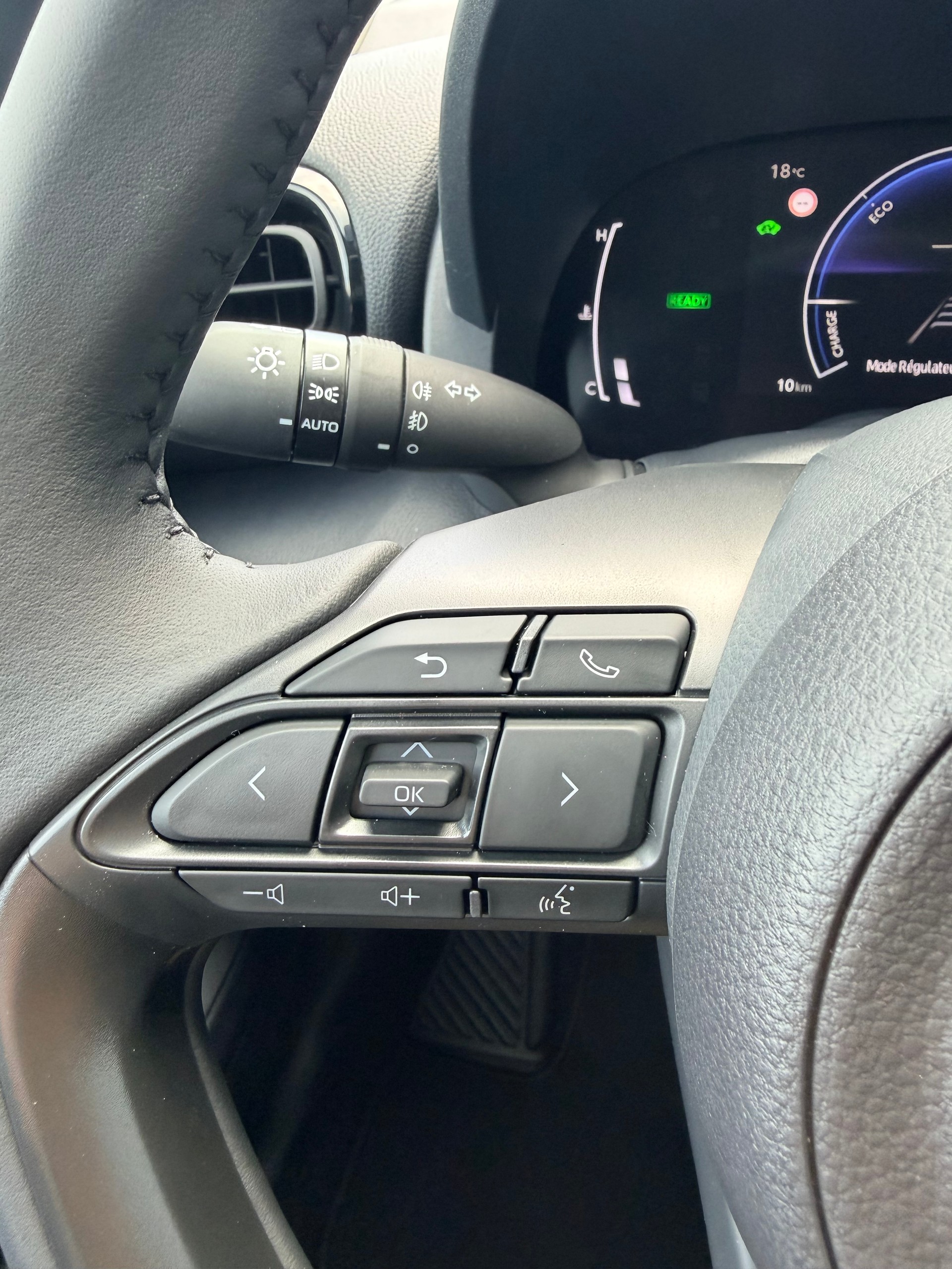 TOYOTA Yaris 1.5 Trend e-CVT-image-16