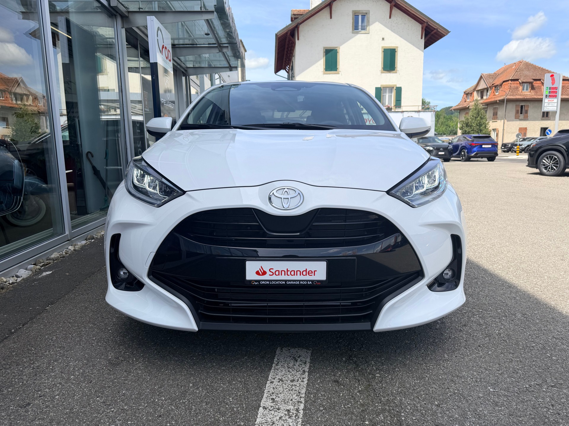 TOYOTA Yaris 1.5 Trend e-CVT-showroom-element-1