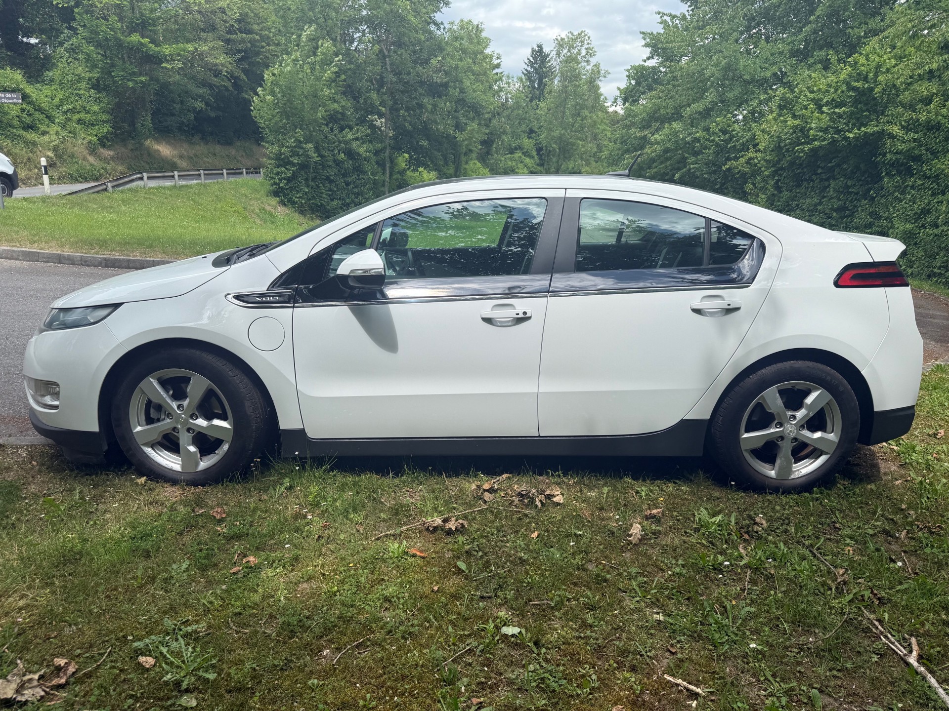 CHEVROLET Volt E-image-4
