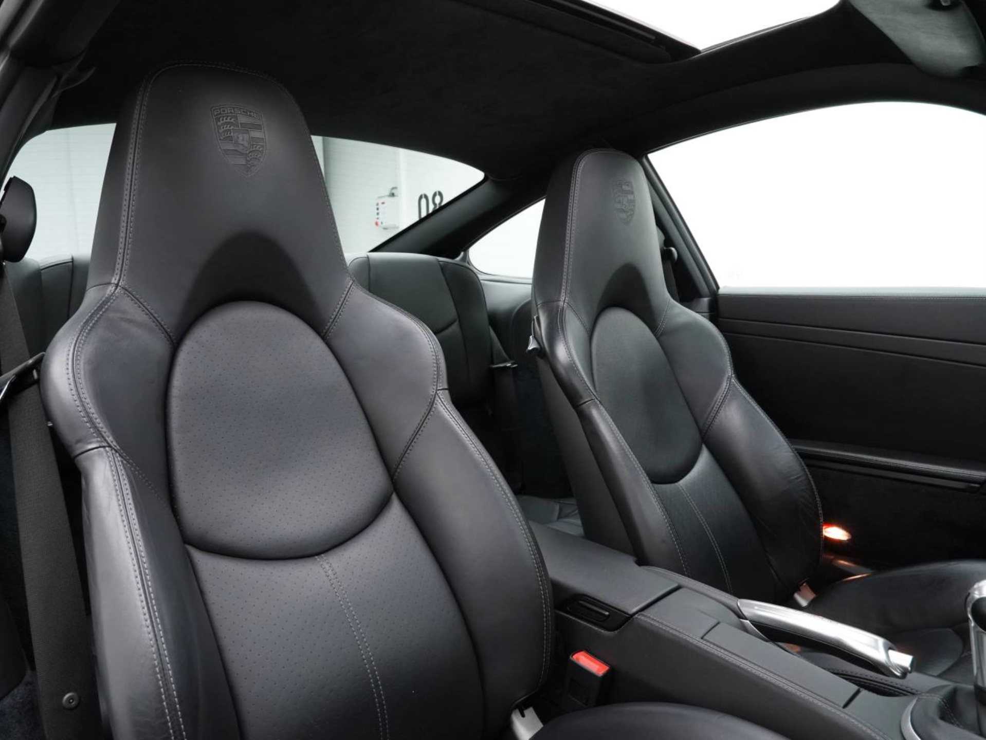PORSCHE 911 Carrera S Coupé-image-25