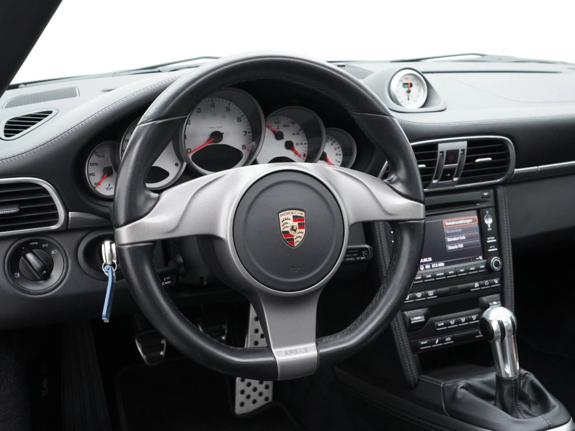 PORSCHE 911 Carrera S Coupé-image-15