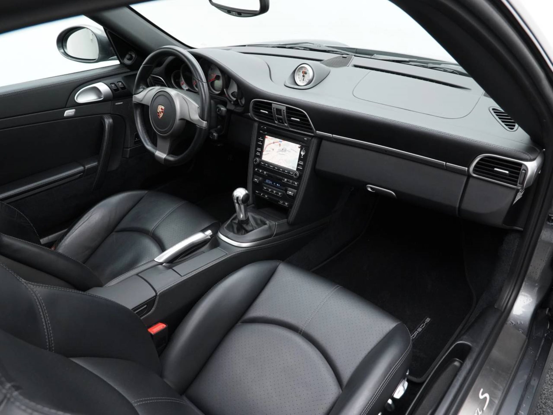 PORSCHE 911 Carrera S Coupé-image-23
