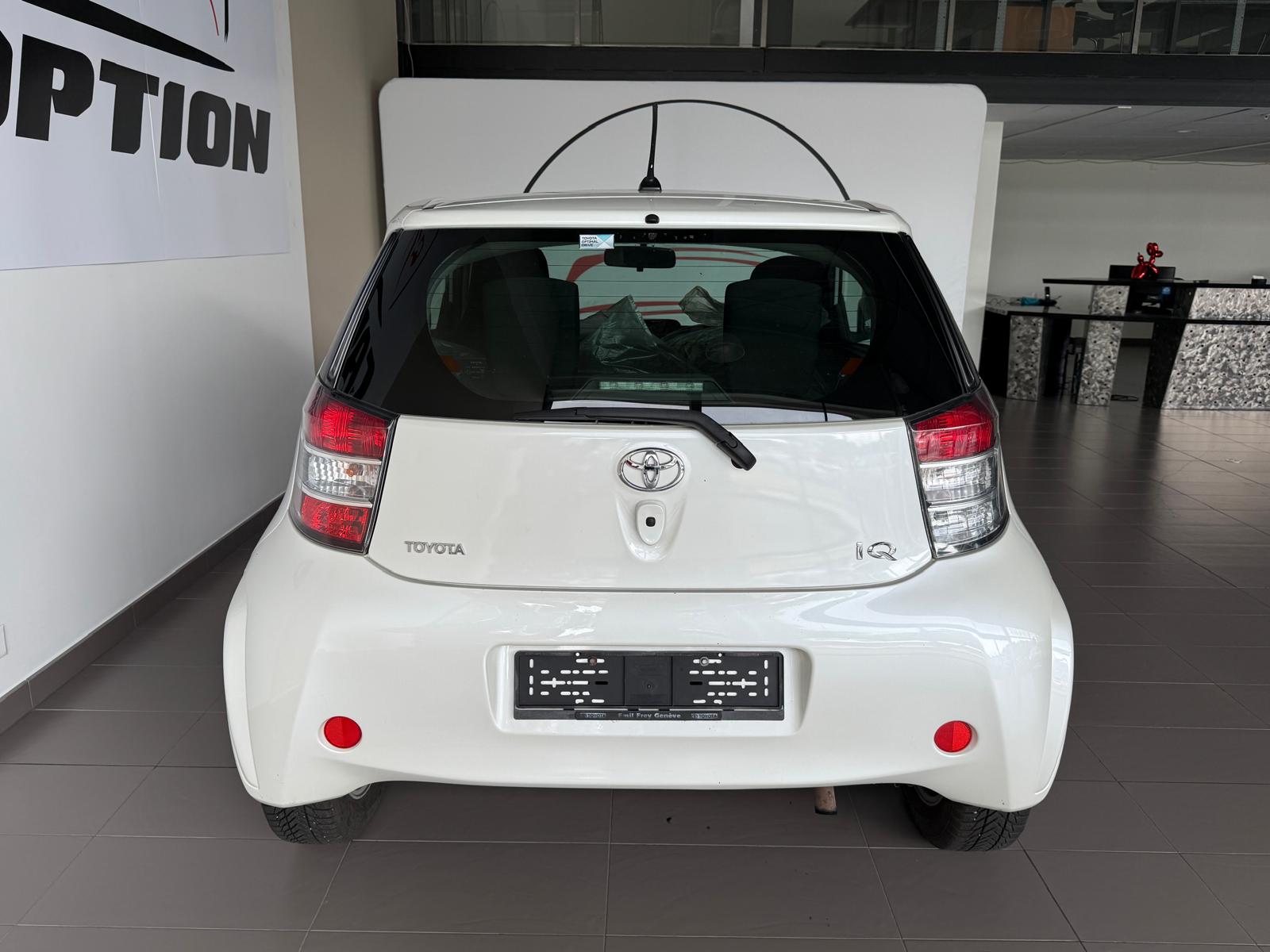 TOYOTA iQ 1.0 VVT-i Linea Luna-image-7