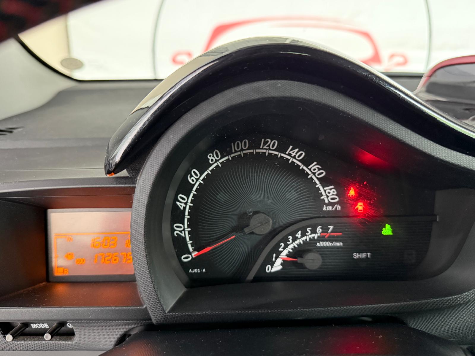 TOYOTA iQ 1.0 VVT-i Linea Luna-image-11