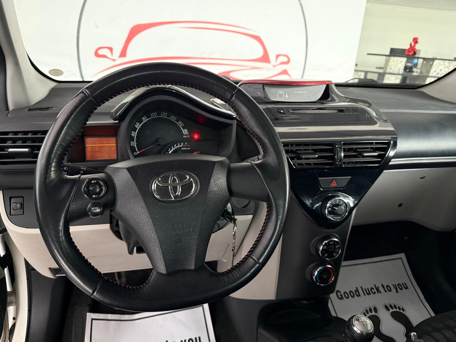 TOYOTA iQ 1.0 VVT-i Linea Luna-image-9