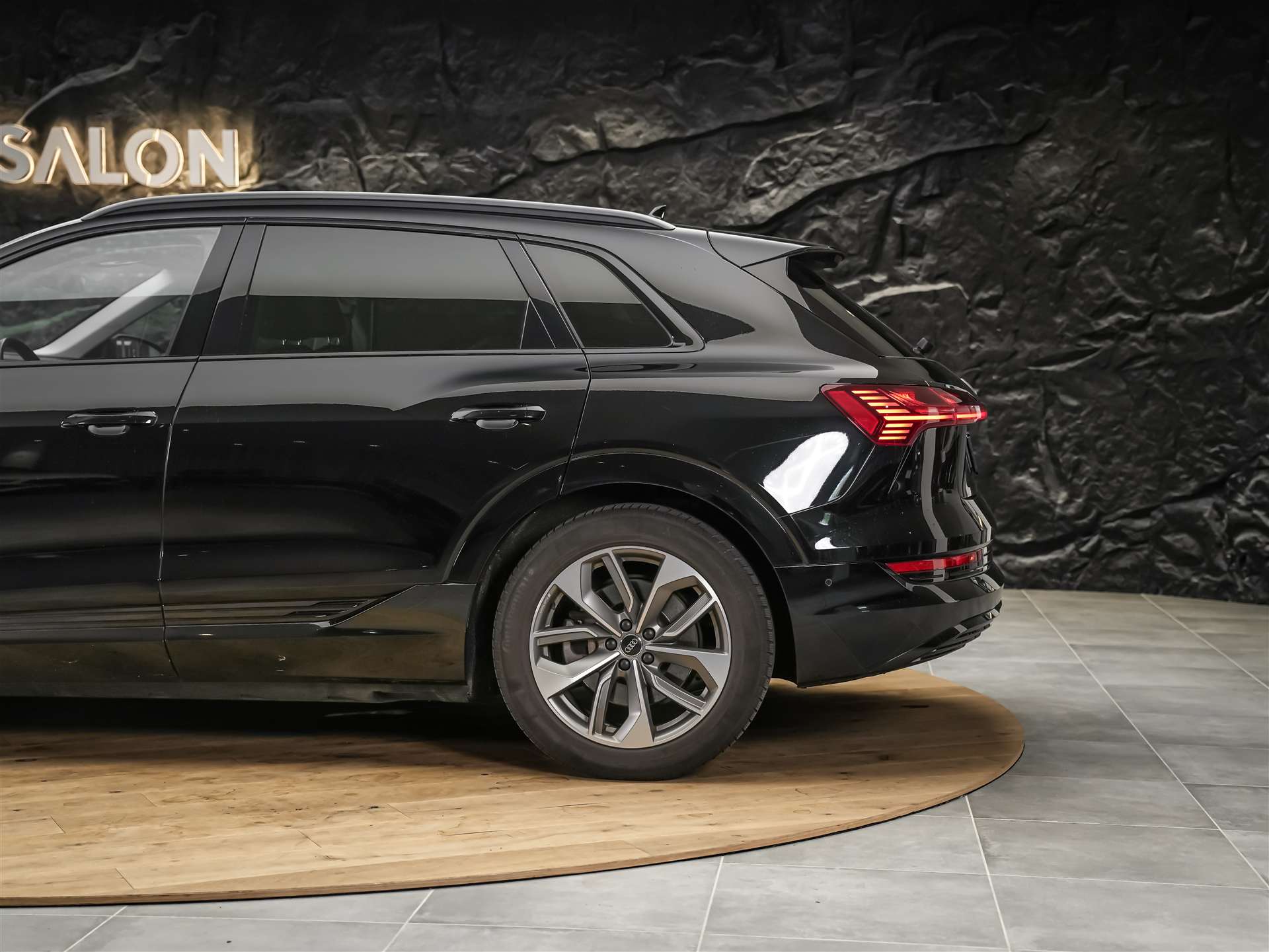 AUDI e-tron 50 Advanced Attraction quattro *Head Up Display*360° Kamera*Sitzheizung*-image-16