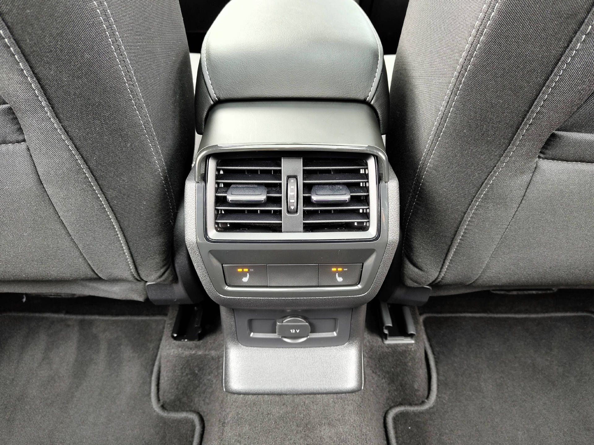 SKODA Karoq 2.0 TSI SportLine 4x4 DSG-image-13