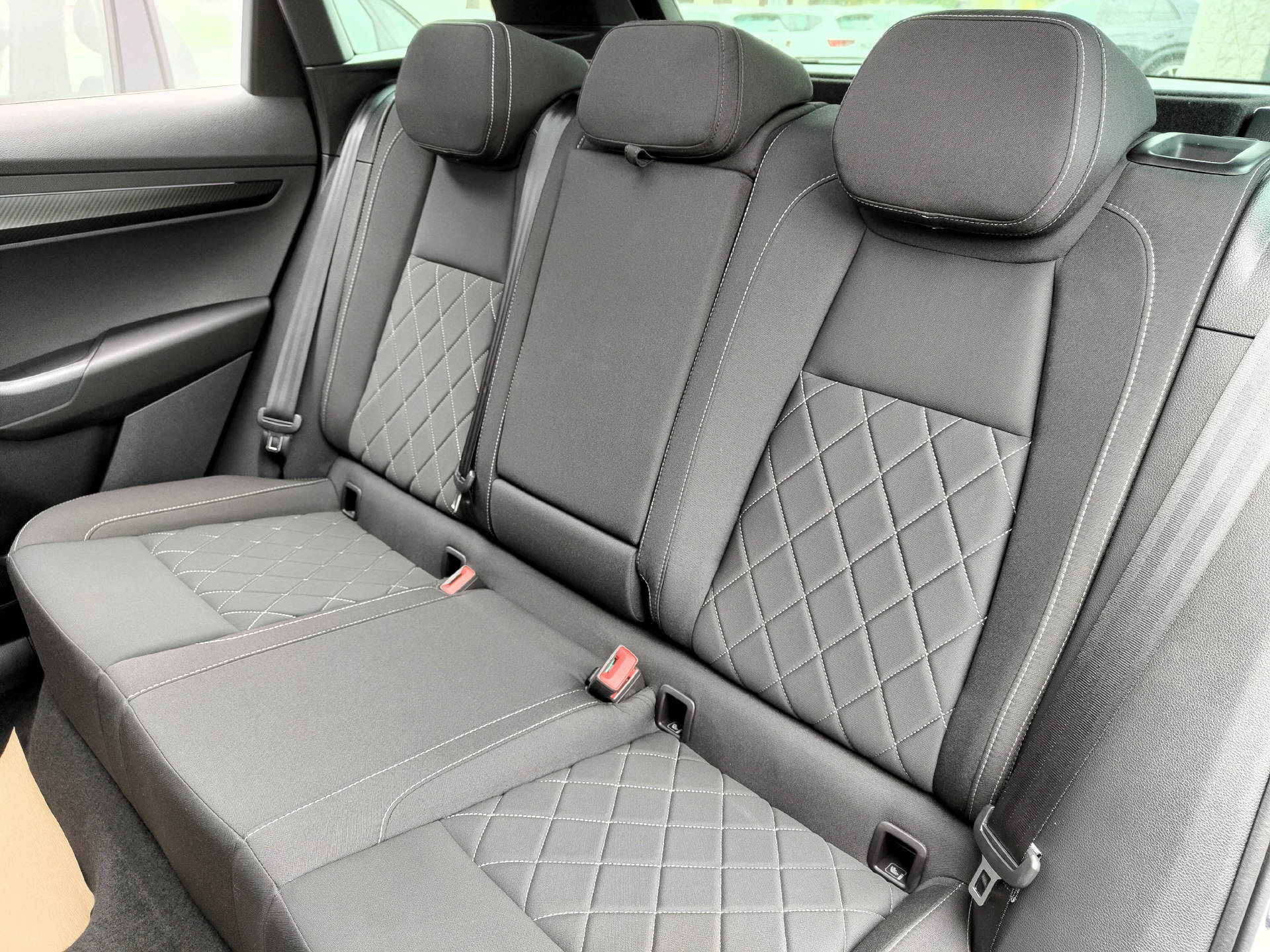 SKODA Karoq 2.0 TSI SportLine 4x4 DSG-image-6