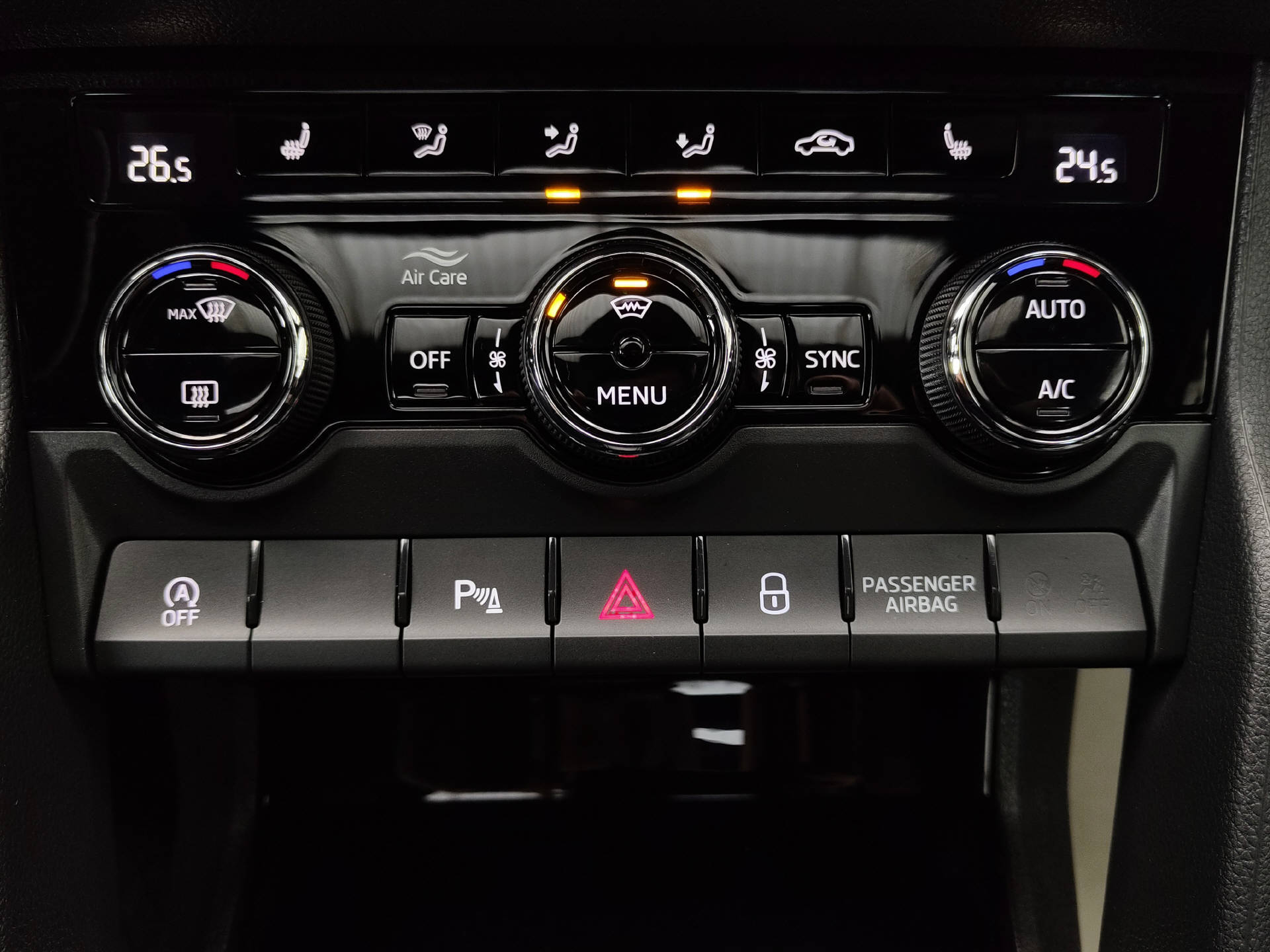 SKODA Karoq 2.0 TSI SportLine 4x4 DSG-image-9