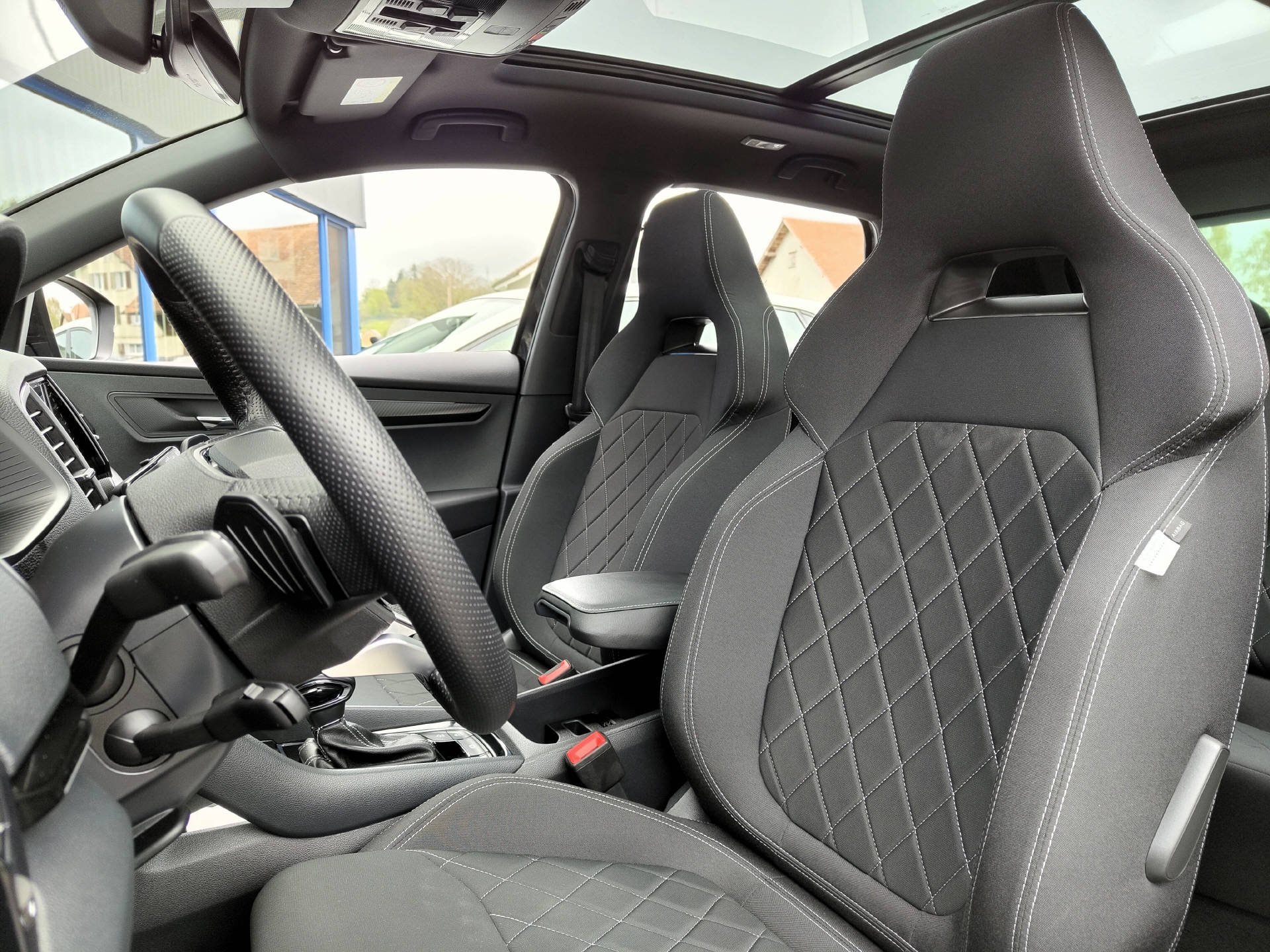 SKODA Karoq 2.0 TSI SportLine 4x4 DSG-image-5