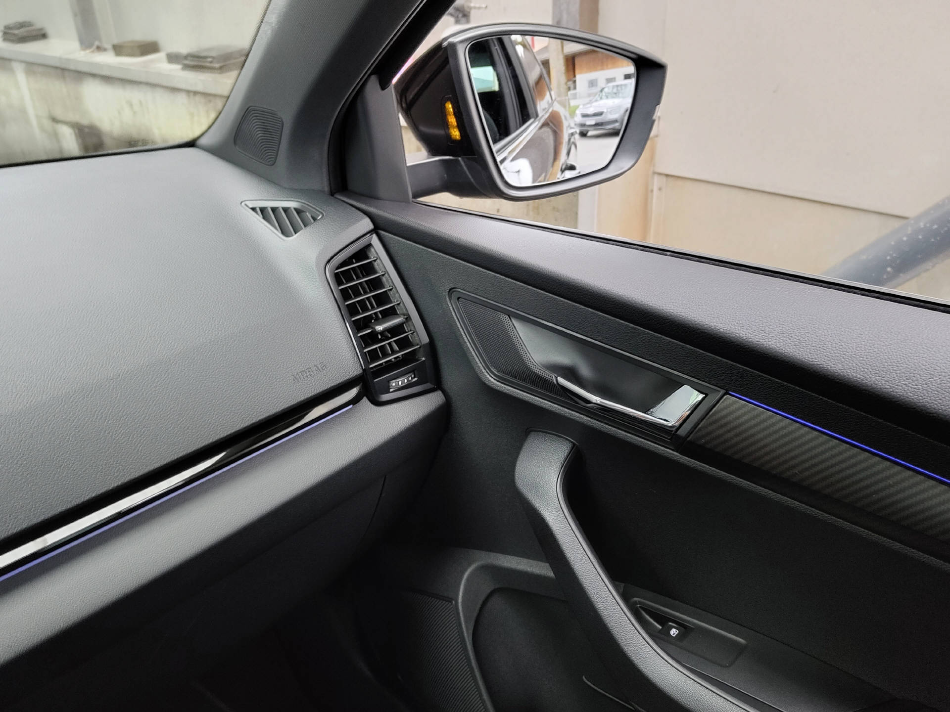 SKODA Karoq 2.0 TSI SportLine 4x4 DSG-image-11
