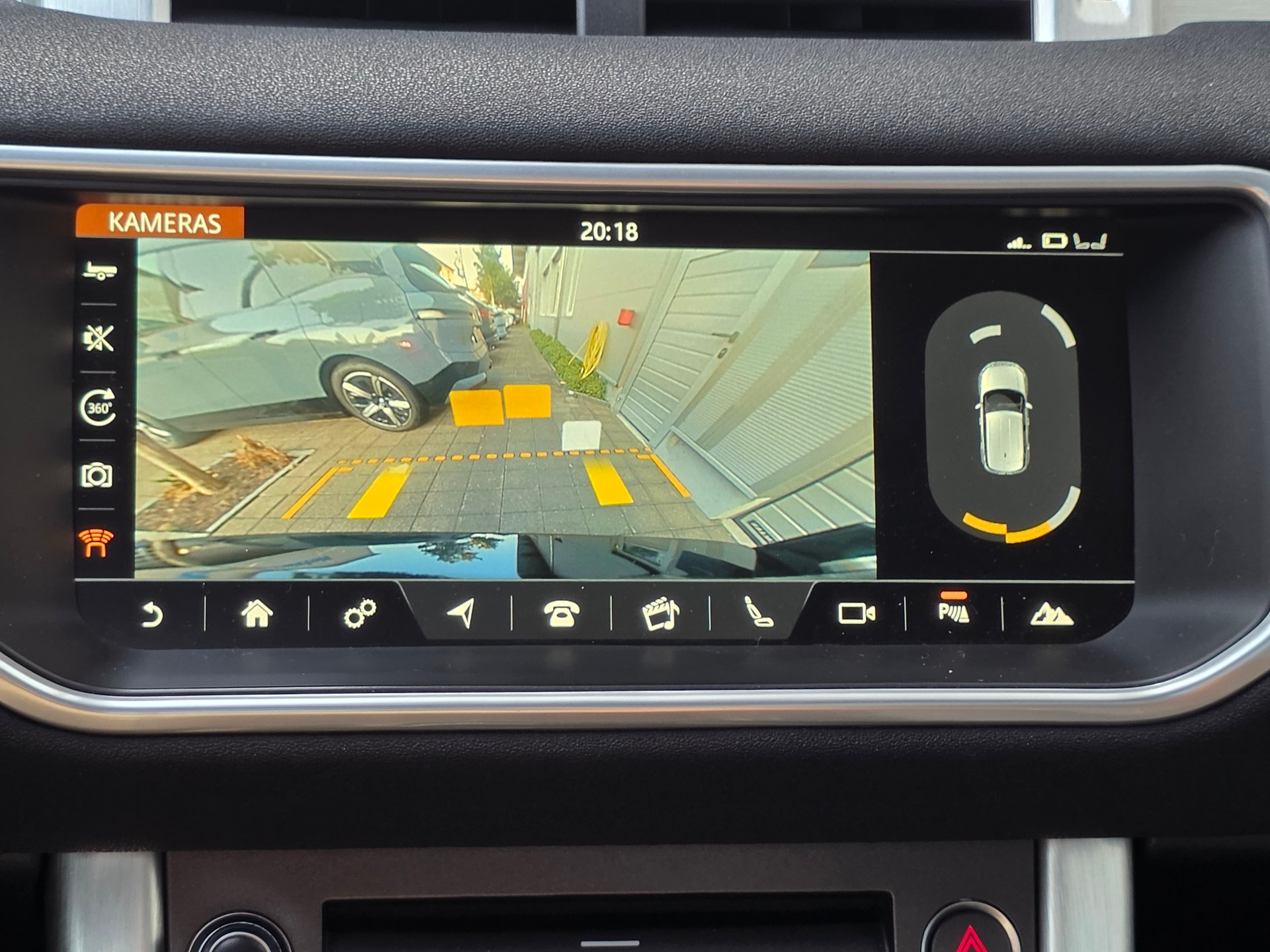LAND ROVER Range Rover Evoque 2.0 TD4 HSE Dynamic ** BLACK EDITION -PANORAMADACH -MERDIAN SOUND -360° KAMERAS -KEYLESS -SPURASSIS.**-image-10