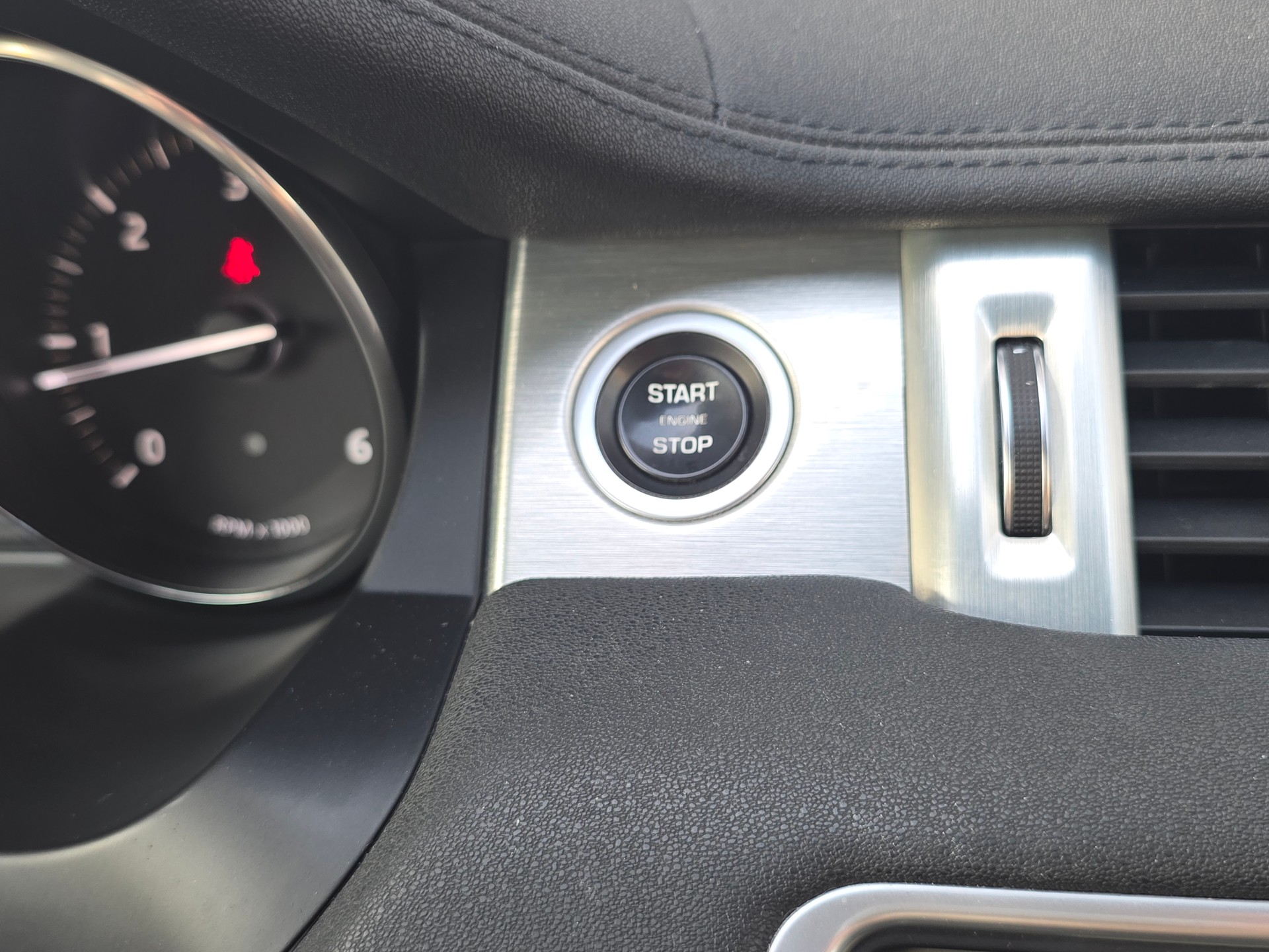 LAND ROVER Range Rover Evoque 2.0 TD4 HSE Dynamic ** BLACK EDITION -PANORAMADACH -MERDIAN SOUND -360° KAMERAS -KEYLESS -SPURASSIS.**-image-22