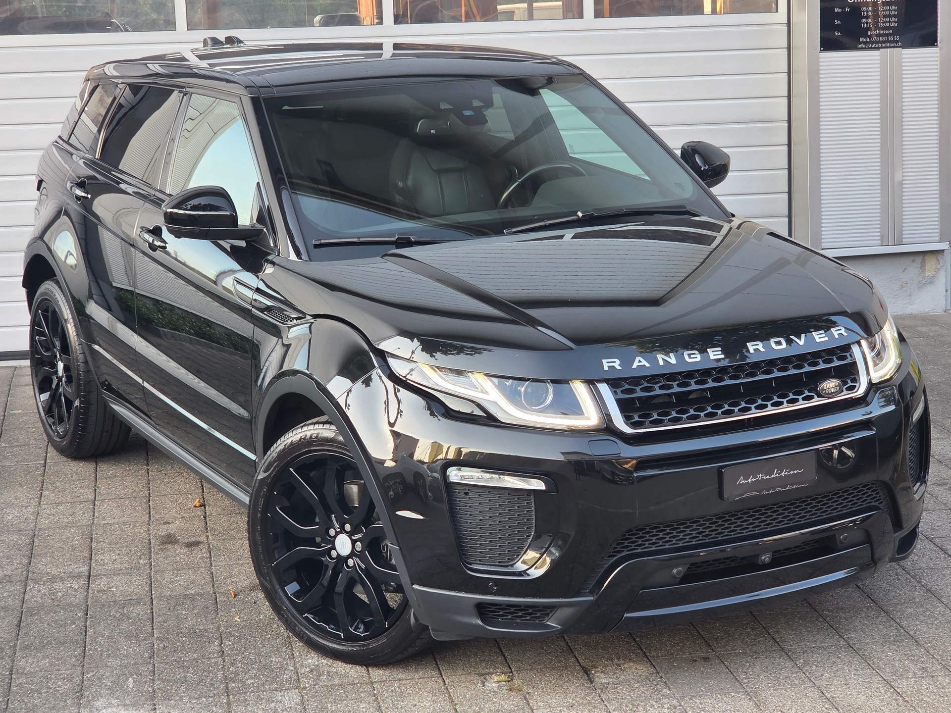 LAND ROVER Range Rover Evoque 2.0 TD4 HSE Dynamic ** BLACK EDITION -PANORAMADACH -MERDIAN SOUND -360° KAMERAS -KEYLESS -SPURASSIS.**-showroom-element-2