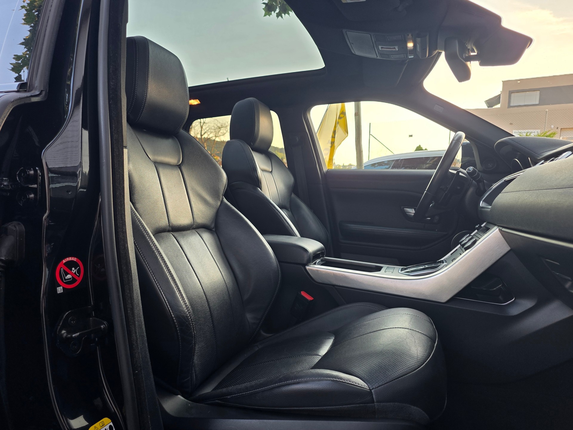 LAND ROVER Range Rover Evoque 2.0 TD4 HSE Dynamic ** BLACK EDITION -PANORAMADACH -MERDIAN SOUND -360° KAMERAS -KEYLESS -SPURASSIS.**-image-8