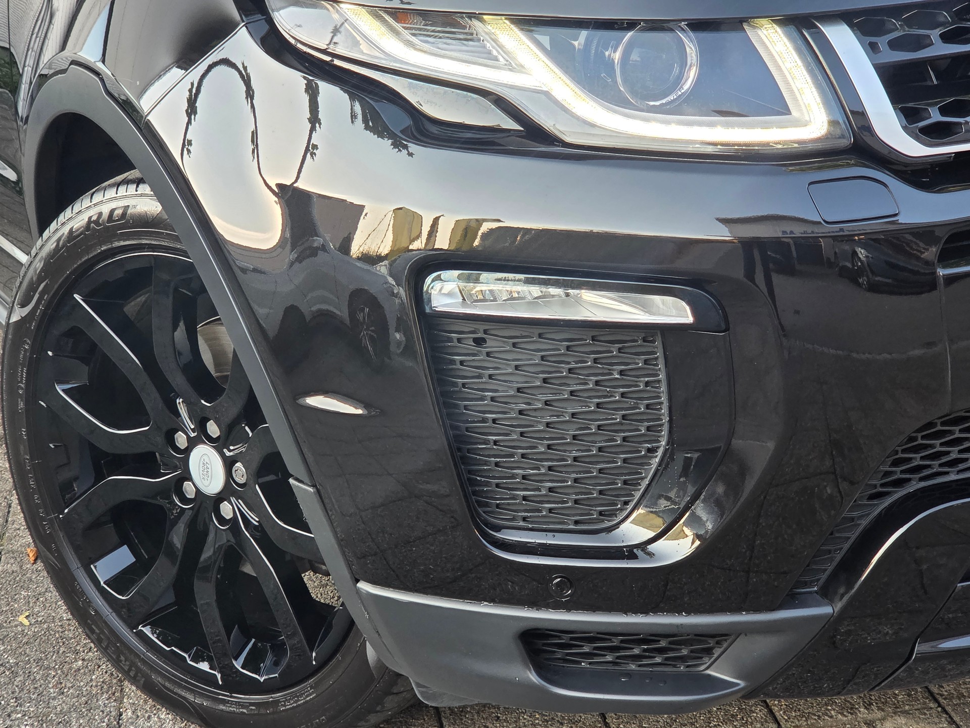 LAND ROVER Range Rover Evoque 2.0 TD4 HSE Dynamic ** BLACK EDITION -PANORAMADACH -MERDIAN SOUND -360° KAMERAS -KEYLESS -SPURASSIS.**-showroom-element-3
