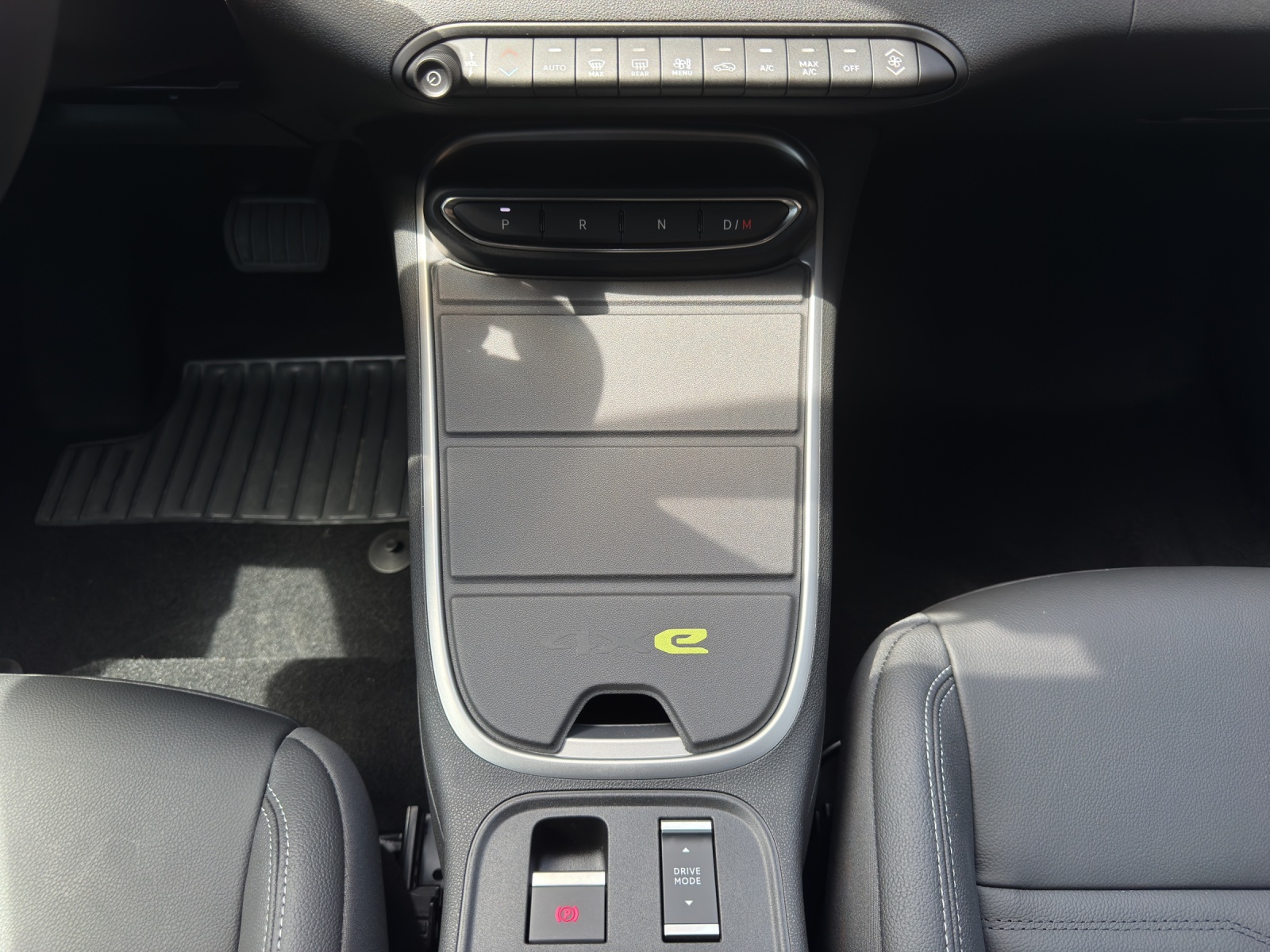 JEEP Avenger 1.2 MHEV Overland 4xe-image-9