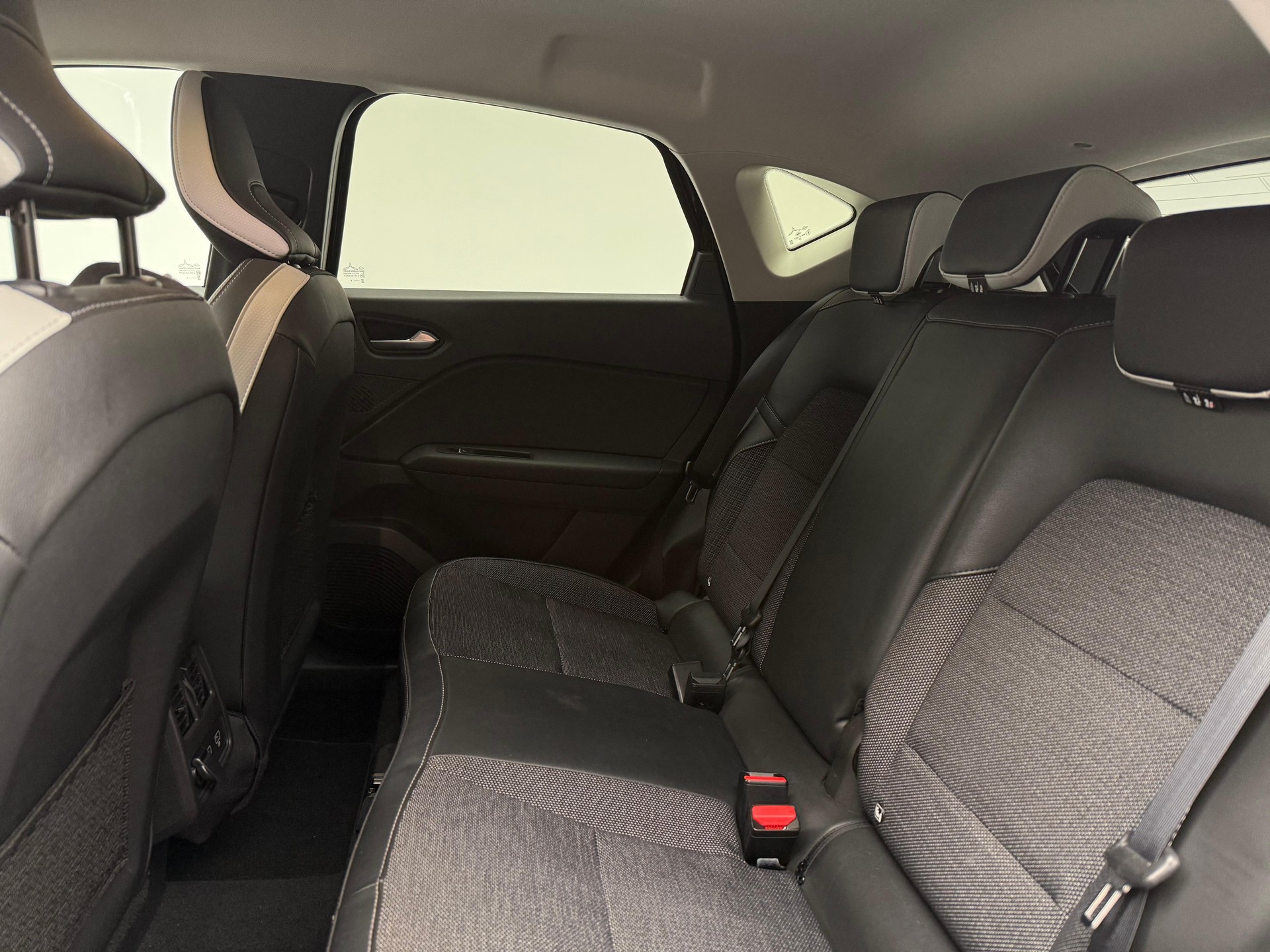 MITSUBISHI ASX 1.6 HEV Intense-image-6