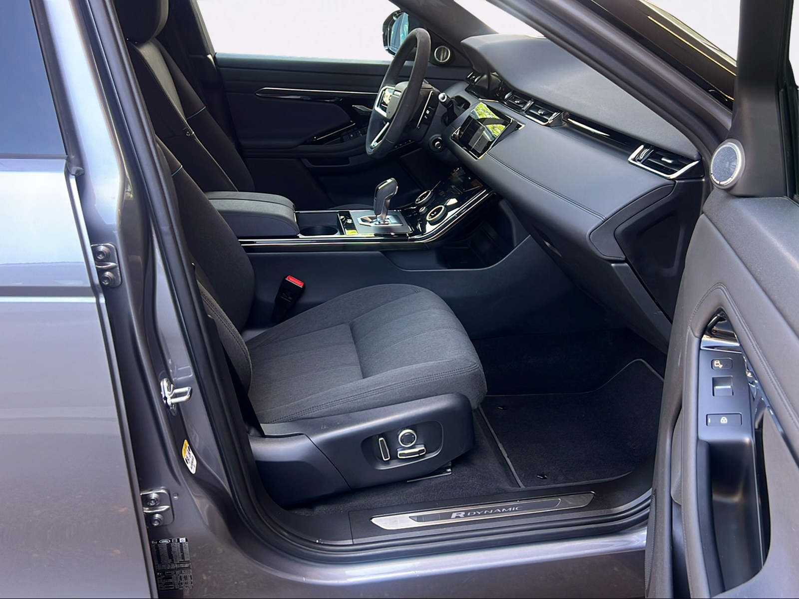 LAND ROVER Range Rover Evoque P 300e R-Dynamc T8-image-5