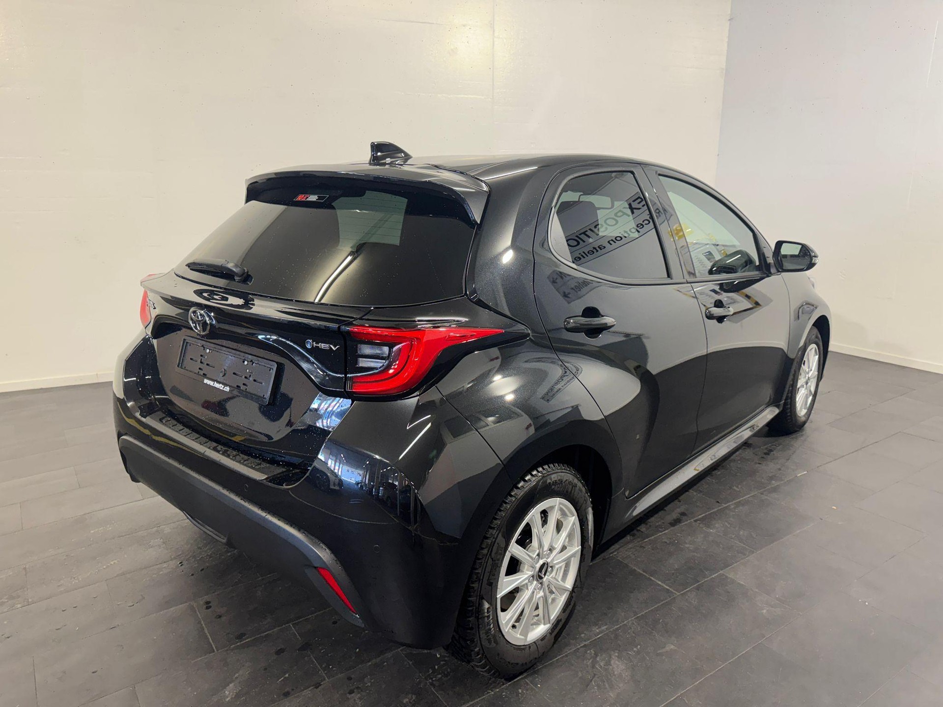 TOYOTA Yaris 1.5 VVT-i HSD Trend-showroom-element-1