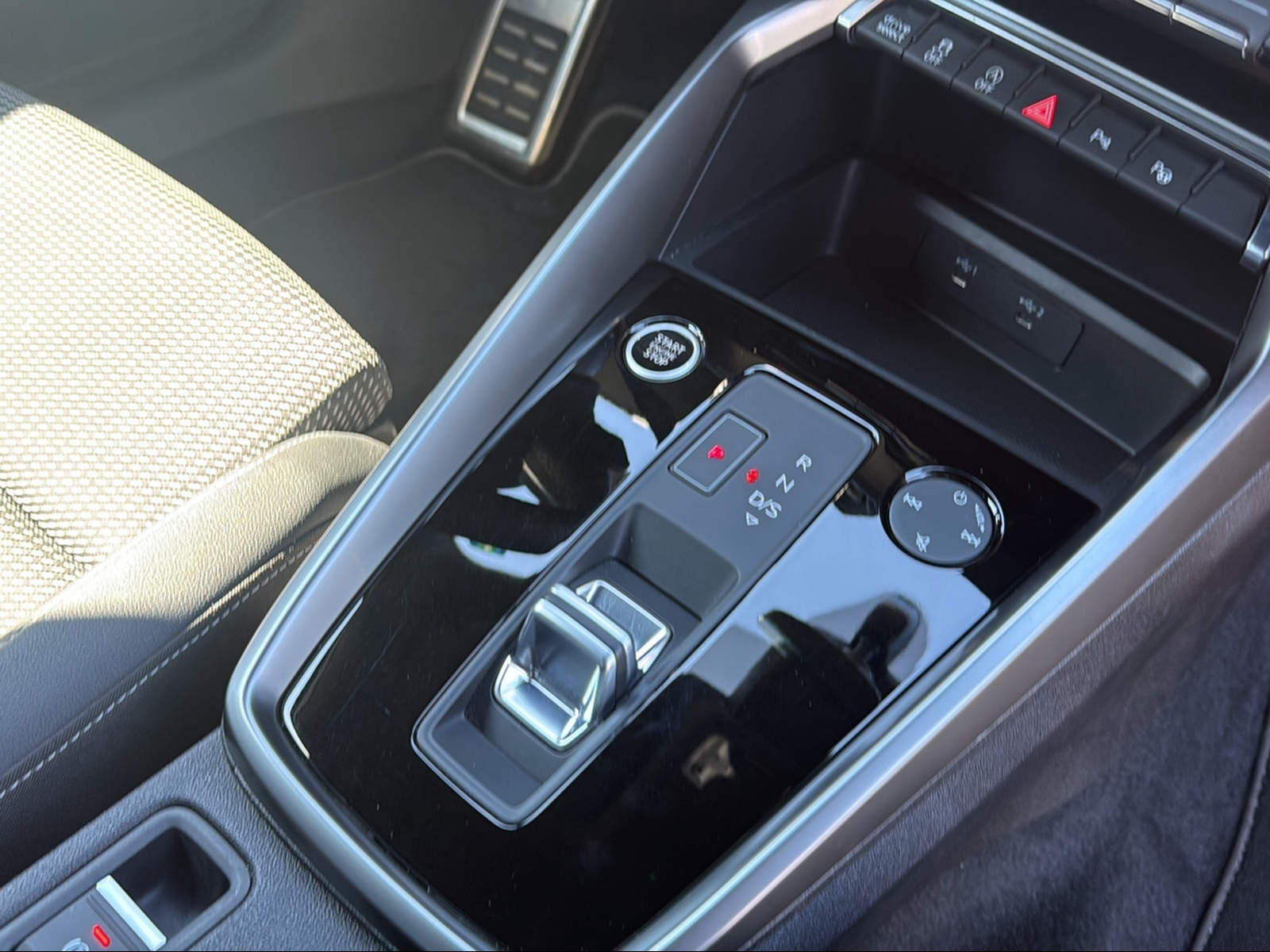 AUDI A3 Sportback 35 TFSI S line Attraction S-tronic-image-14