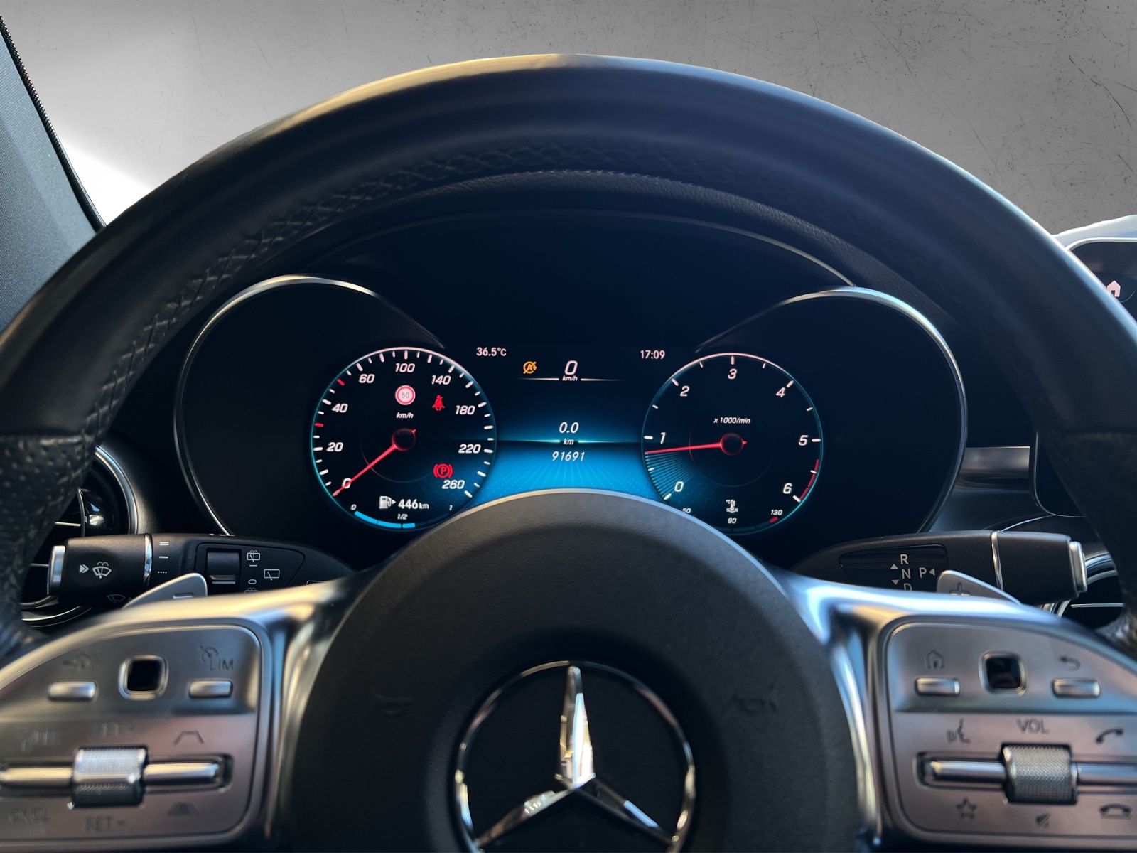 MERCEDES-BENZ GLC 220 d AMG Line 4Matic-image-9