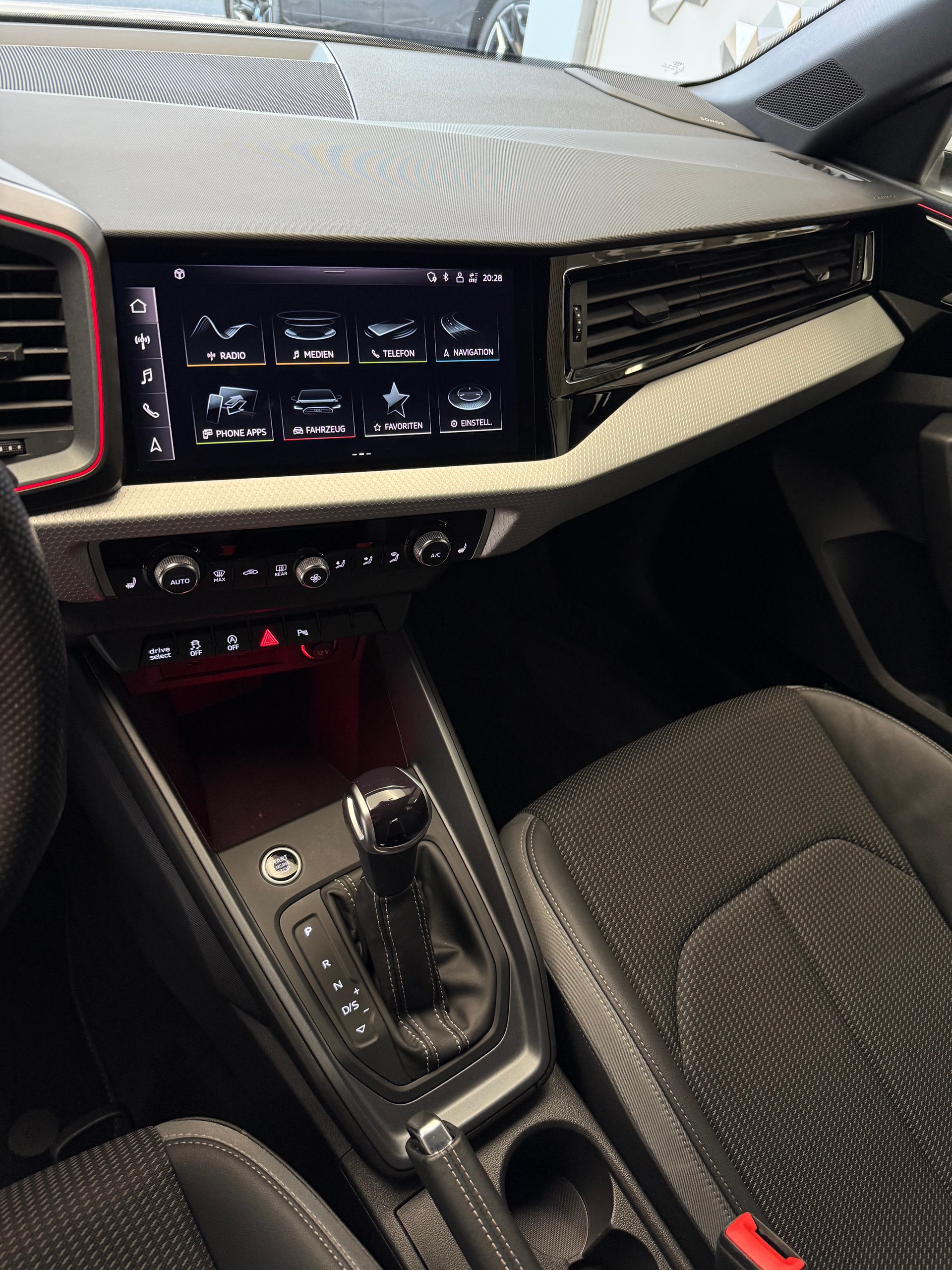 AUDI A1 Sportback 30 TFSI S-Line Attraction S-tronic-image-16