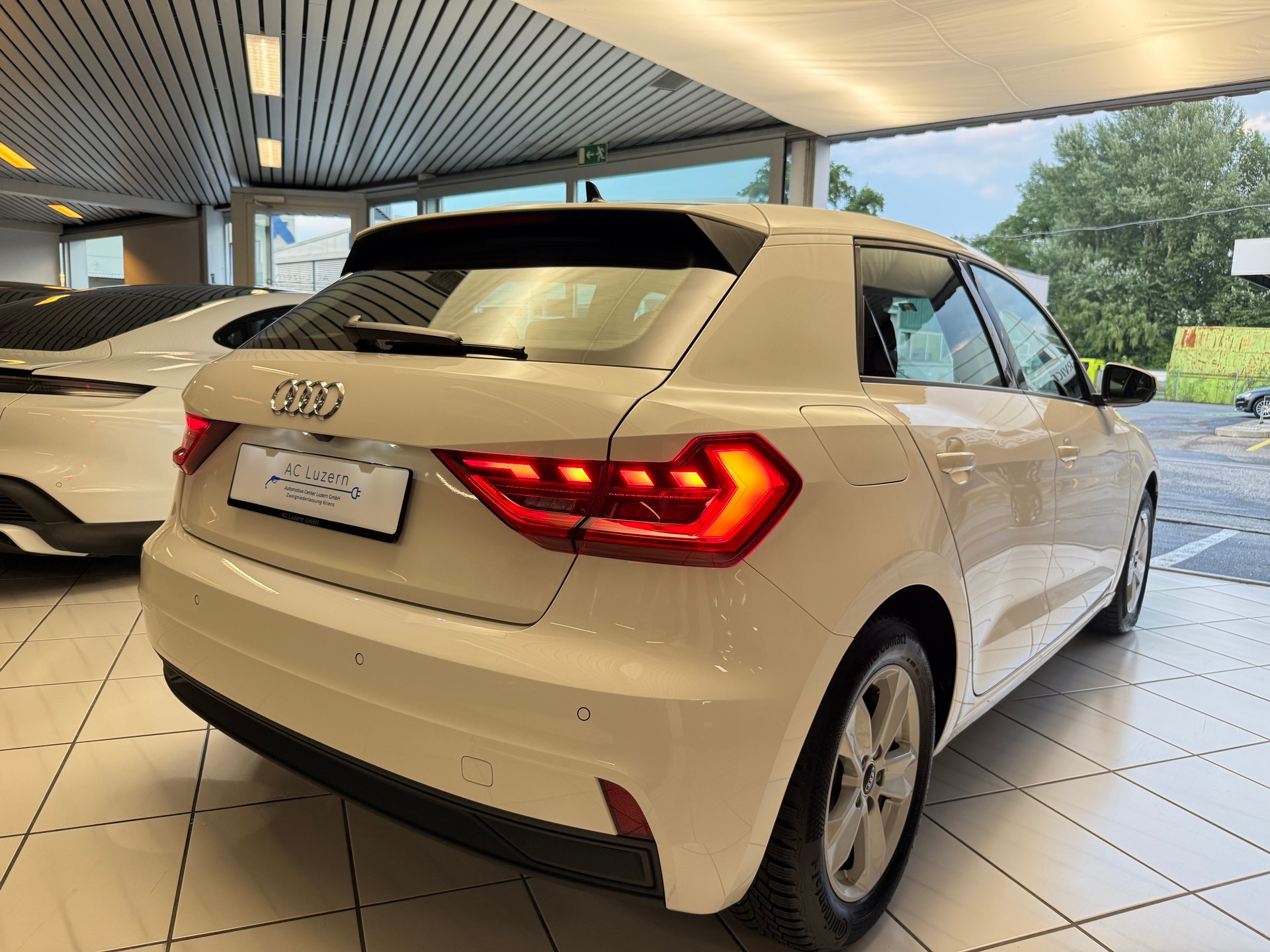AUDI A1 Sportback 30 TFSI S-Line Attraction S-tronic-showroom-element-2