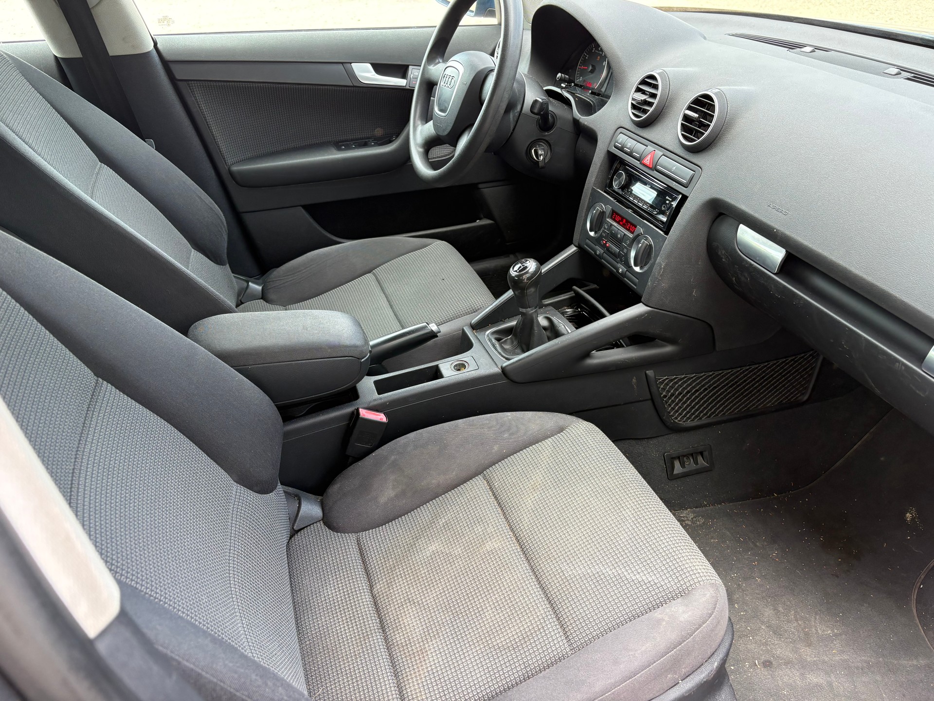 AUDI A3 1.6 FSI Attraction-image-5
