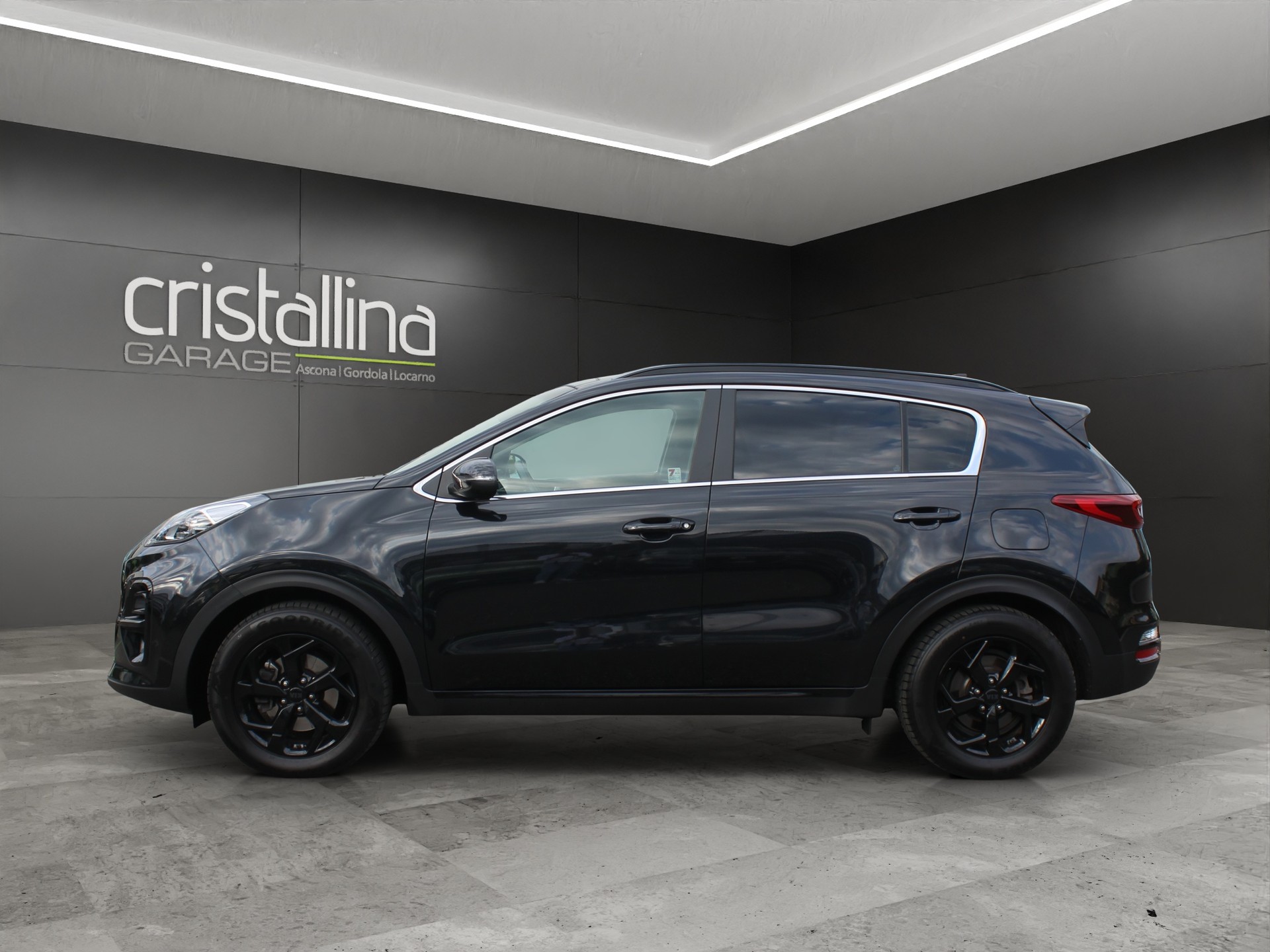 KIA Sportage 1.6 CRDi MHEV Black Edition-showroom-element-1