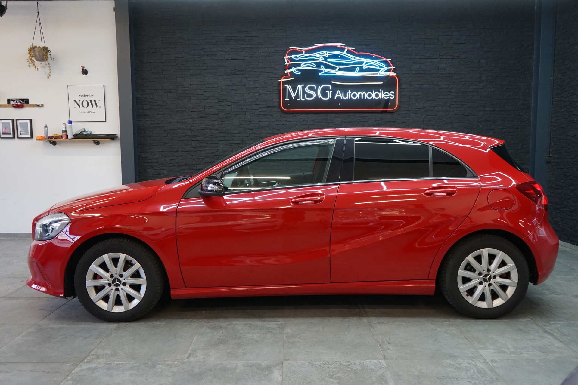 MERCEDES-BENZ A 180 CDI Urban-showroom-element-1