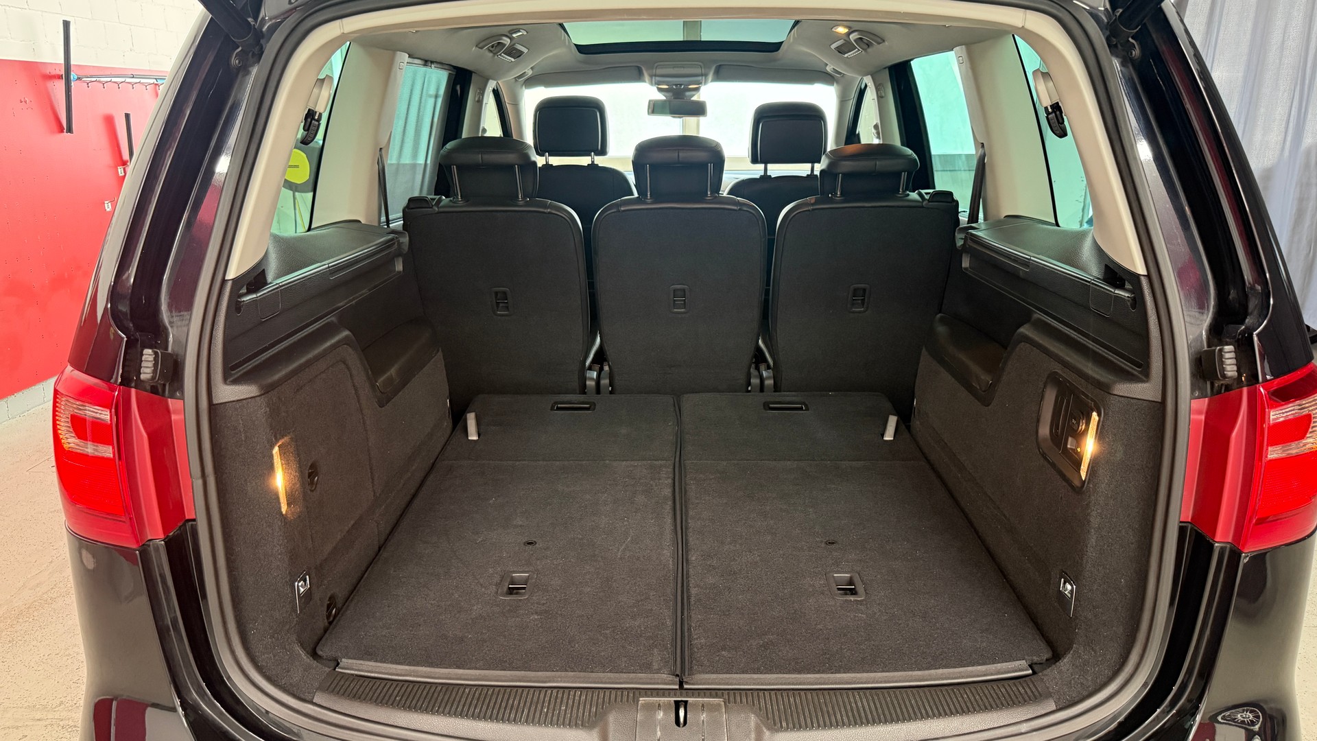 SEAT Alhambra 2.0 TDI Style DSG, frisch ab MFK, Servicegepflegt, Leder, AHK 2.2T Panorama 7 Sitze u.v.m-image-17