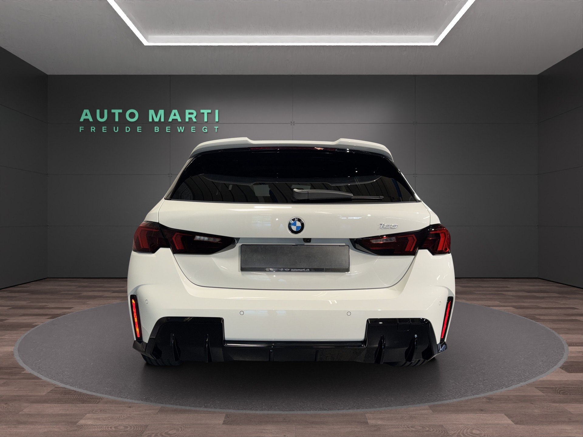 BMW 123 xDrive-showroom-element-3