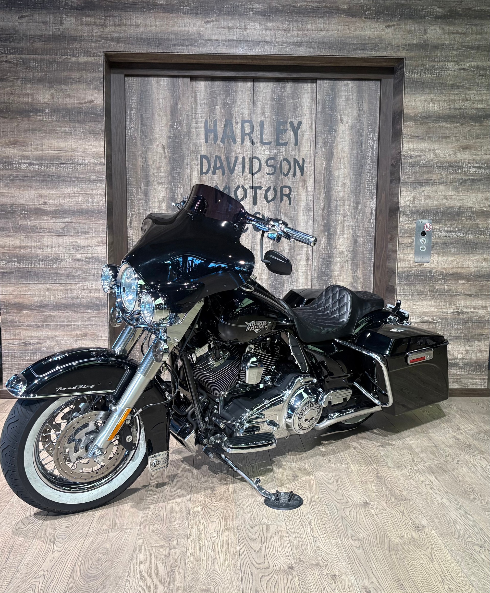 HARLEY-DAVIDSON FLHRC Road King Classic 103 ABS-showroom-element-2