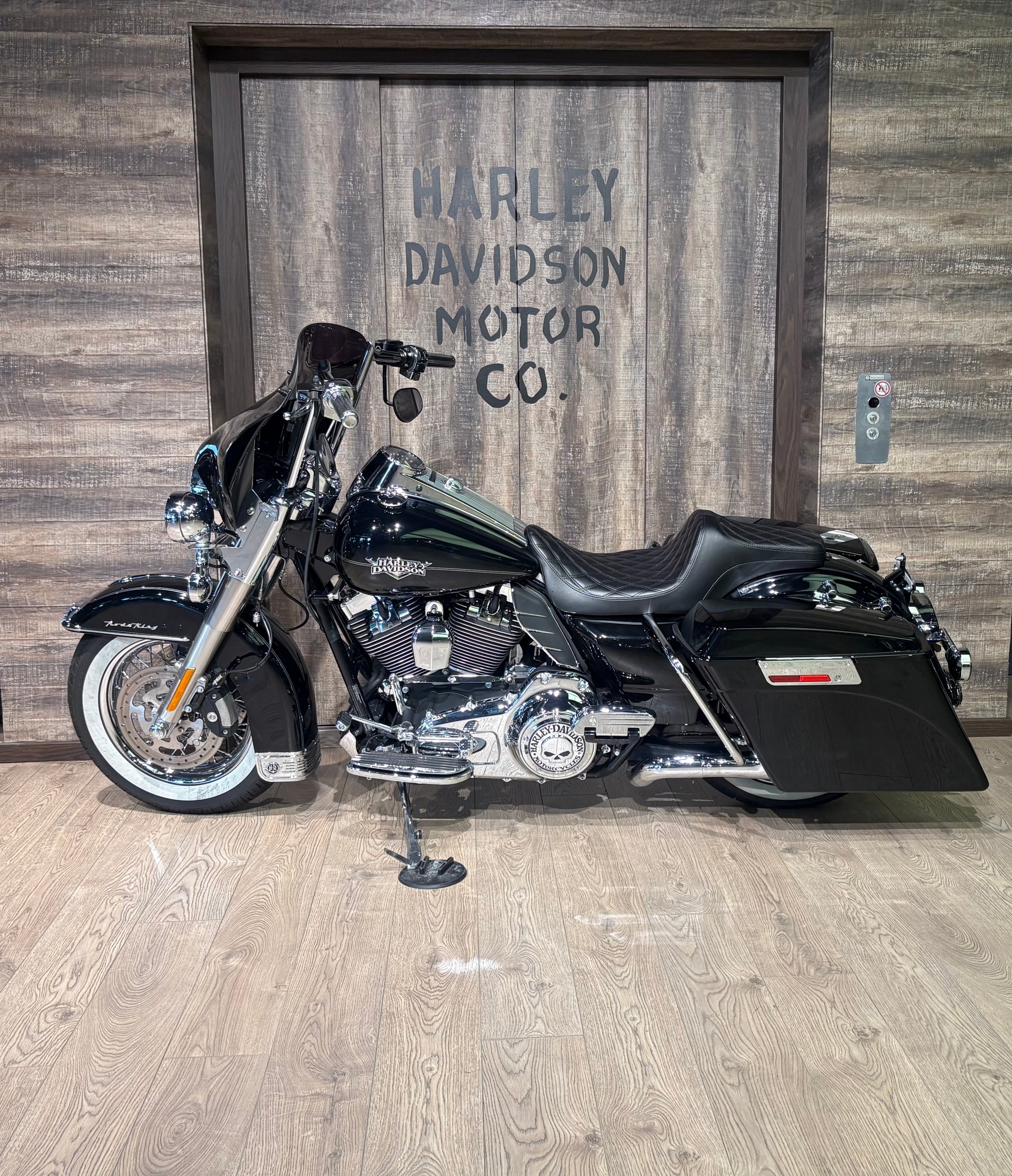 HARLEY-DAVIDSON FLHRC Road King Classic 103 ABS-showroom-element-3