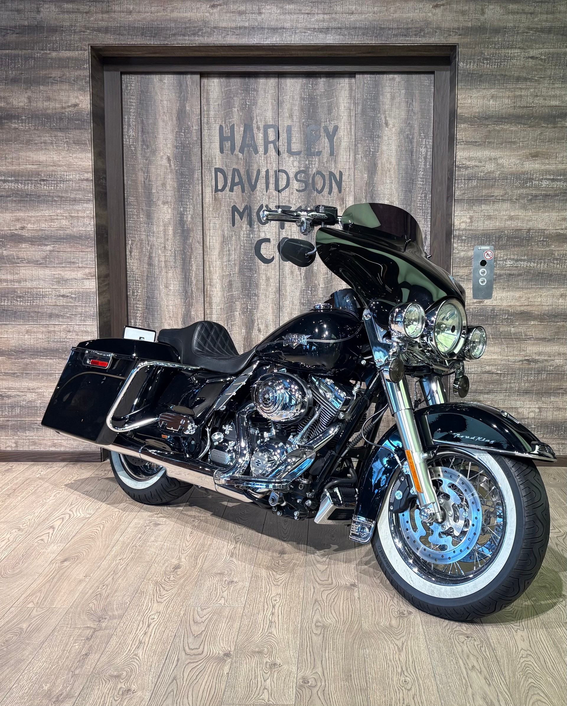 HARLEY-DAVIDSON FLHRC Road King Classic 103 ABS-showroom-element-1