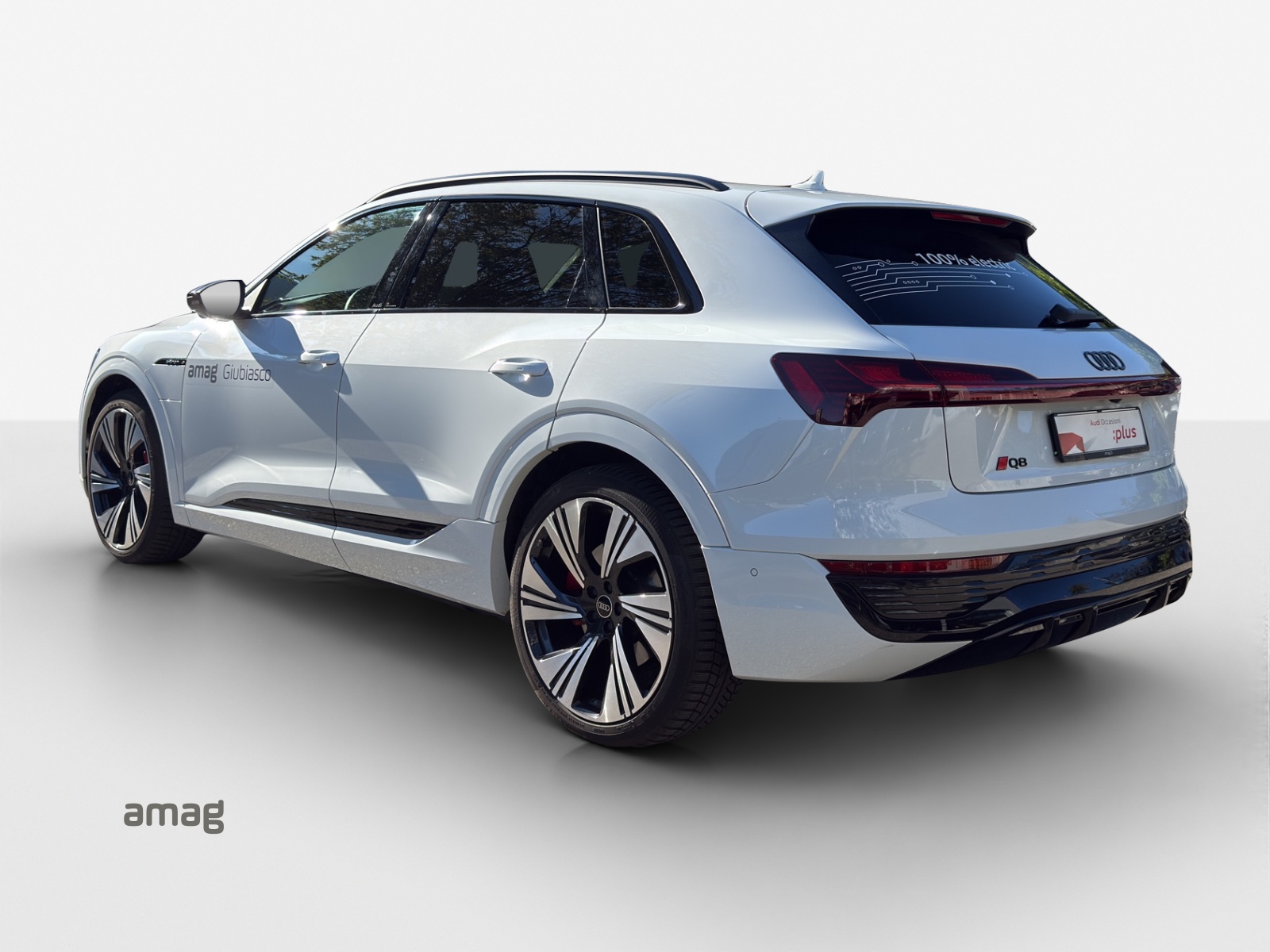 AUDI Q8 50 e-tron Black Edition quattro-showroom-element-2