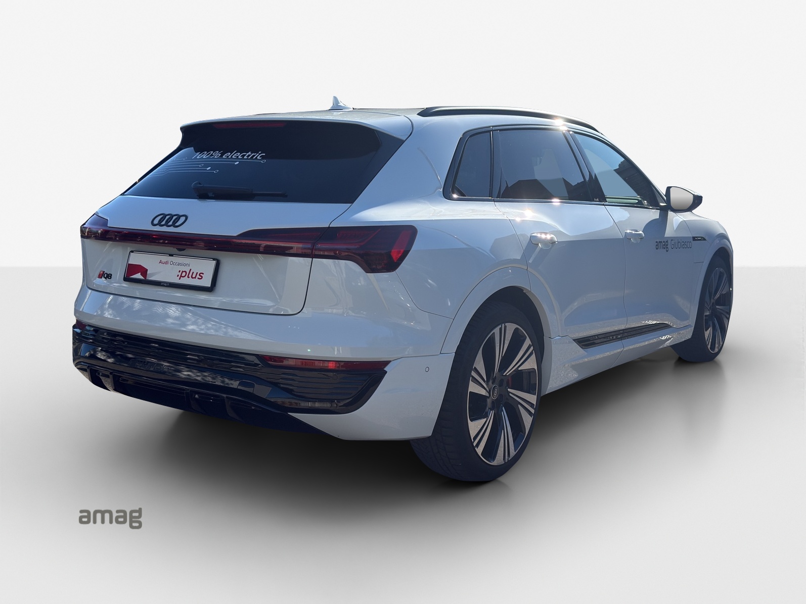 AUDI Q8 50 e-tron Black Edition quattro-image-4