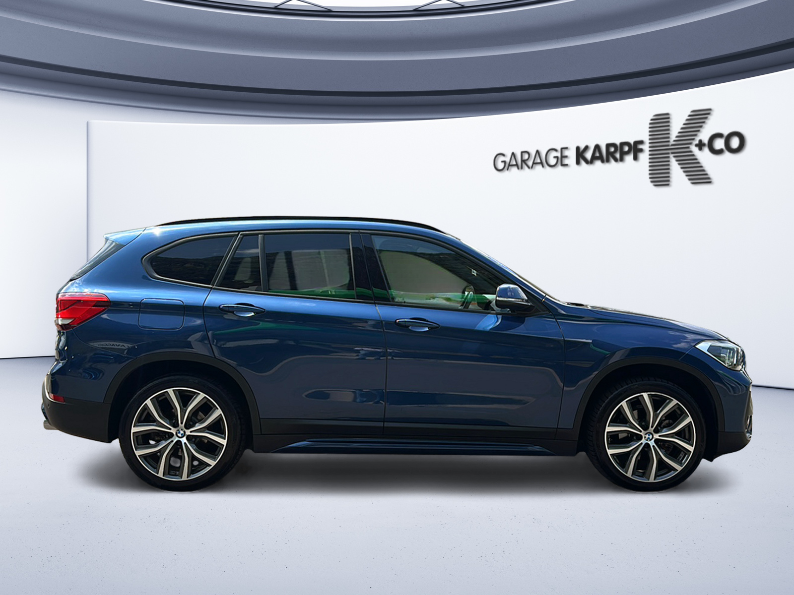 BMW X1 xDrive 18d Essential Edition Steptronic-image-5