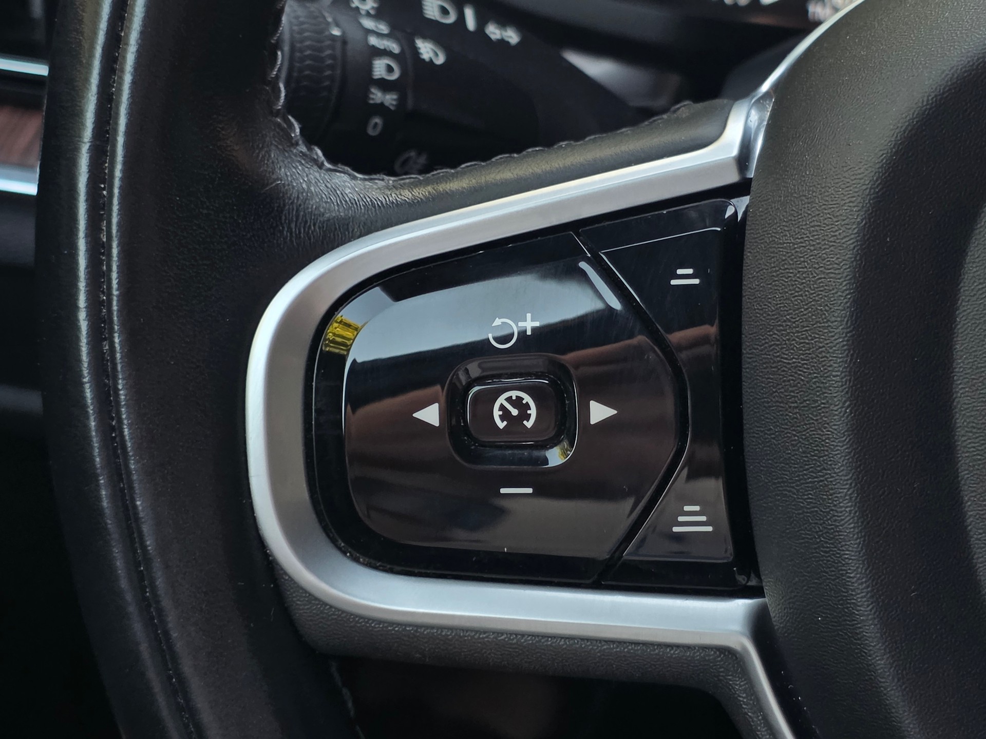 VOLVO V60 Cross Country B4 Diesel Mild Hybrid AWD Geartronic * AHK * Top Ausstattung * CH-Fahrzeug *-image-13