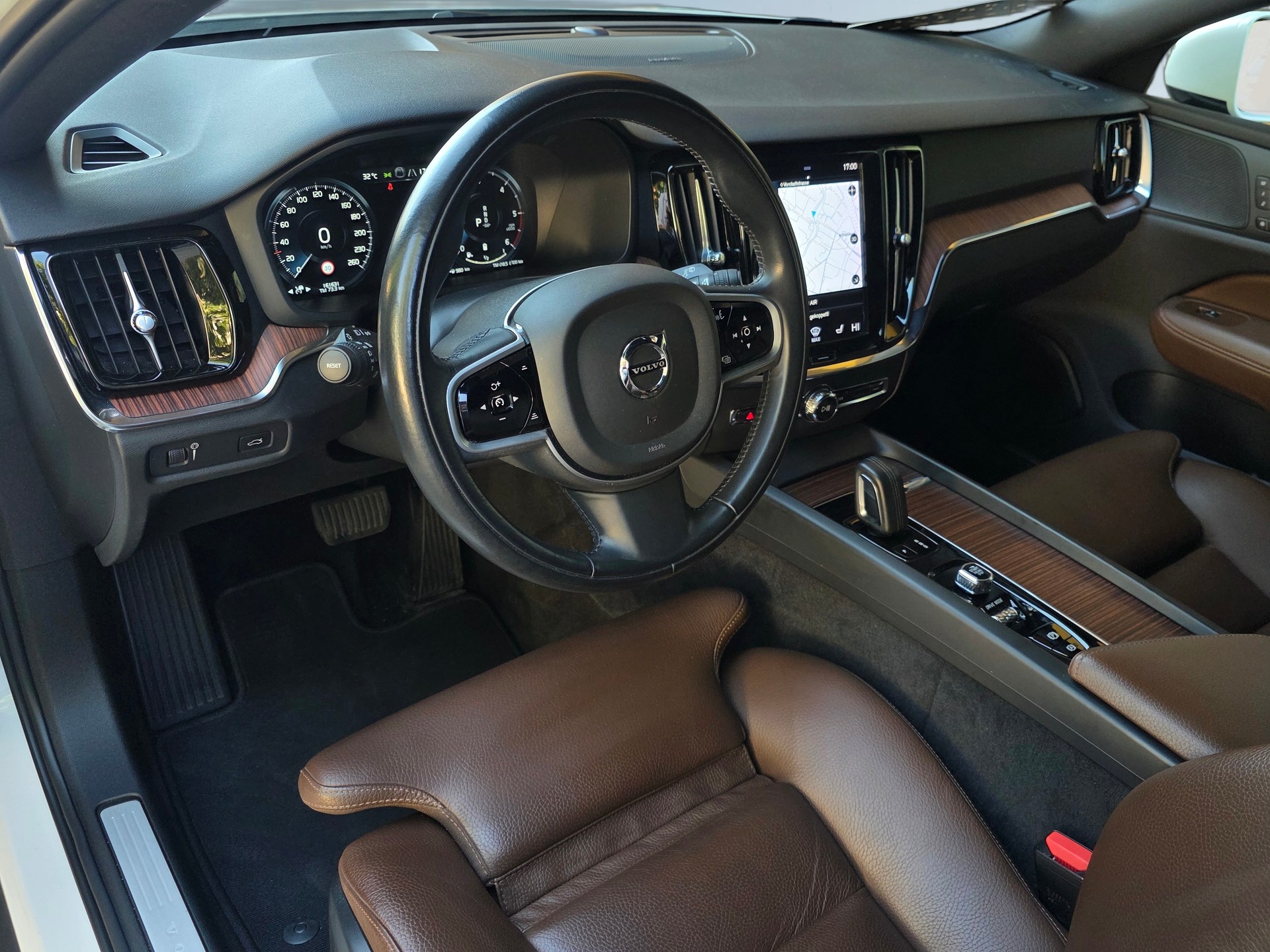 VOLVO V60 Cross Country B4 Diesel Mild Hybrid AWD Geartronic * AHK * Top Ausstattung * CH-Fahrzeug *-image-6