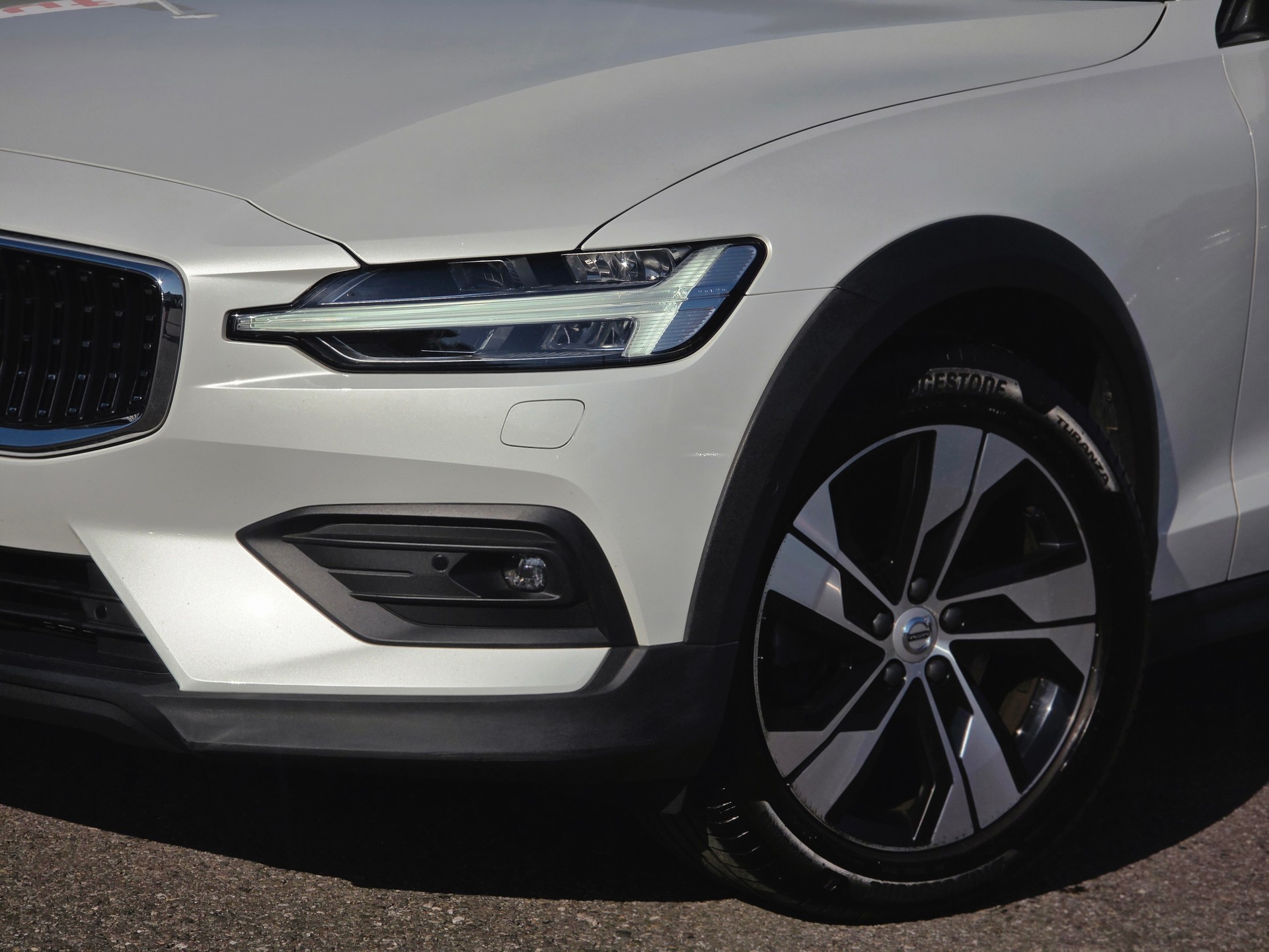 VOLVO V60 Cross Country B4 Diesel Mild Hybrid AWD Geartronic * AHK * Top Ausstattung * CH-Fahrzeug *-showroom-element-1