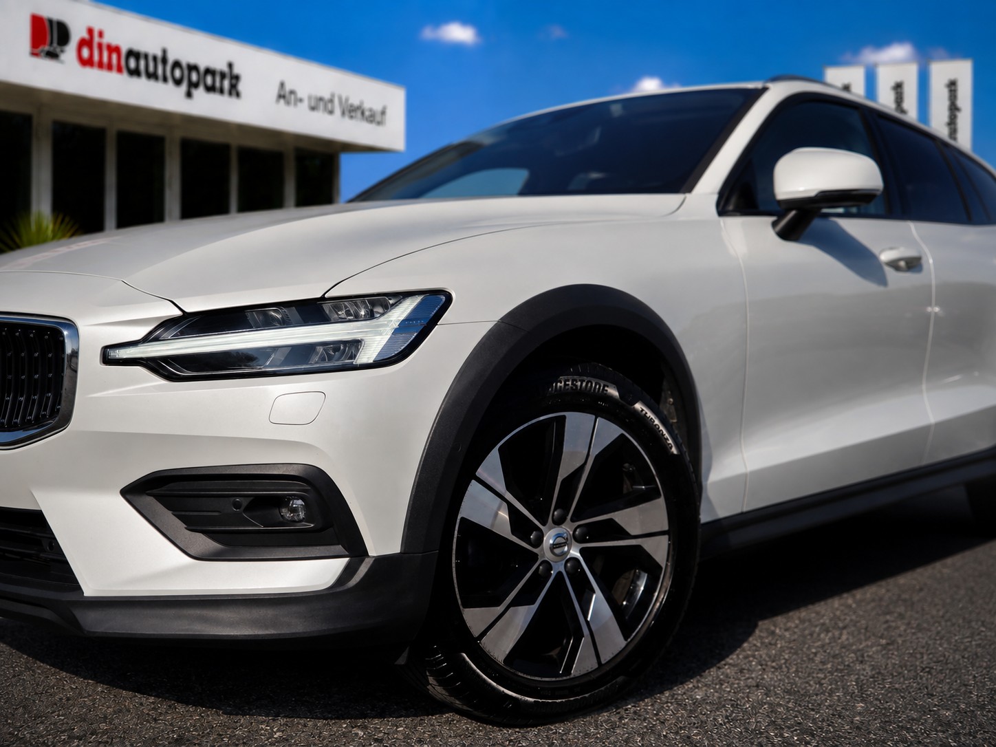 VOLVO V60 Cross Country B4 Diesel Mild Hybrid AWD Geartronic * AHK * Top Ausstattung * CH-Fahrzeug *-showroom-element-1